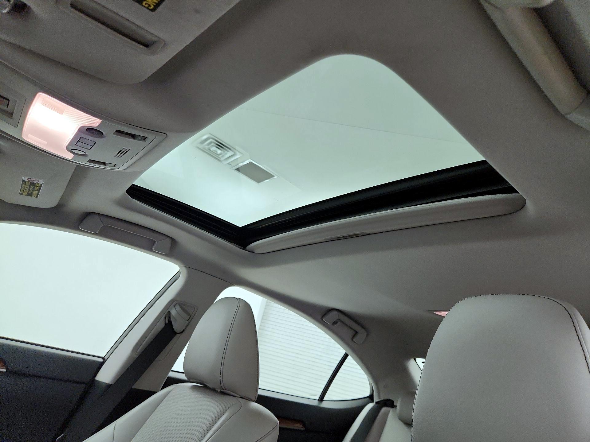 Thumbnail: 2013 Lexus ES - 20