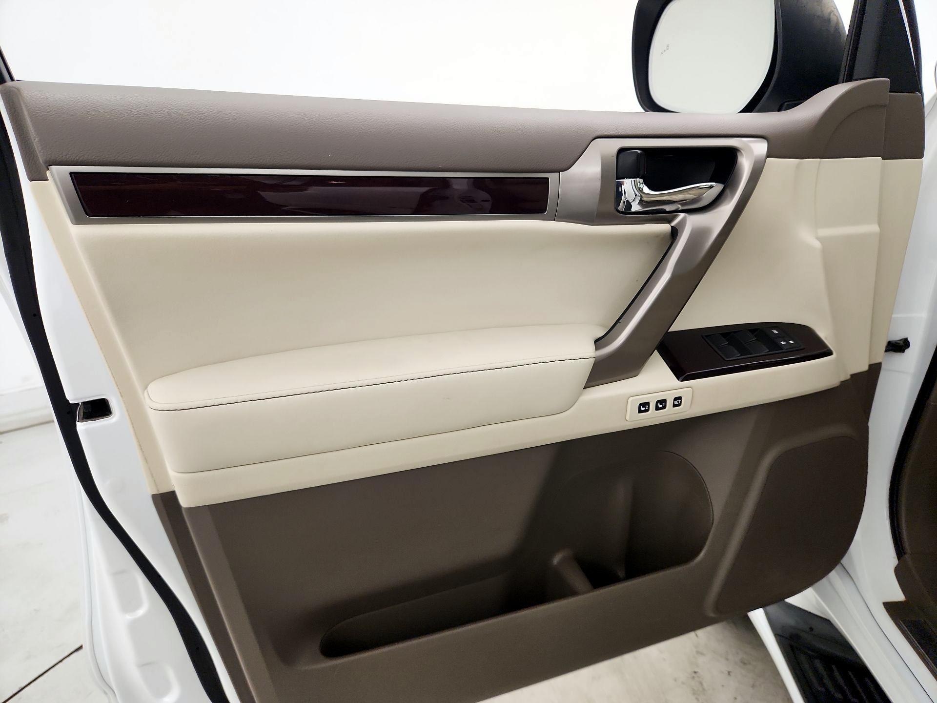 Thumbnail: 2014 Lexus GX - 12
