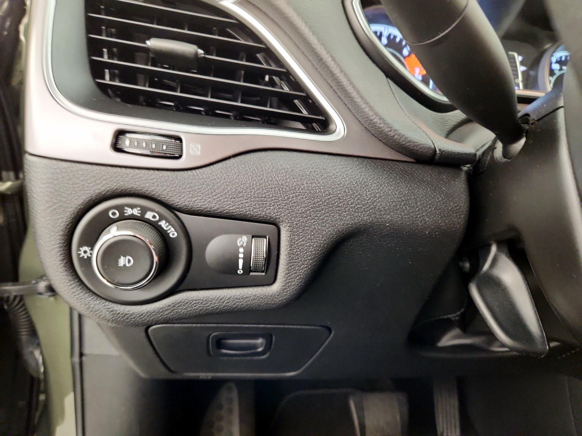 Thumbnail: 2019 Jeep Cherokee - 13