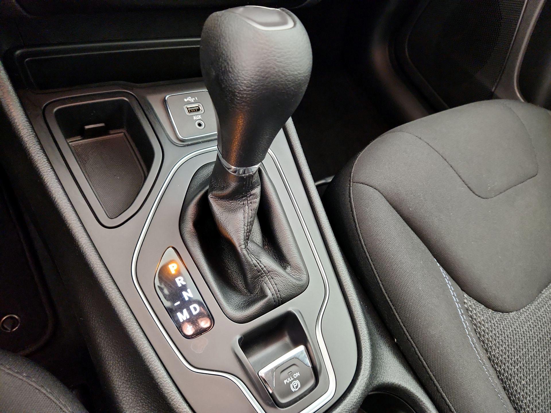 Thumbnail: 2019 Jeep Cherokee - 17