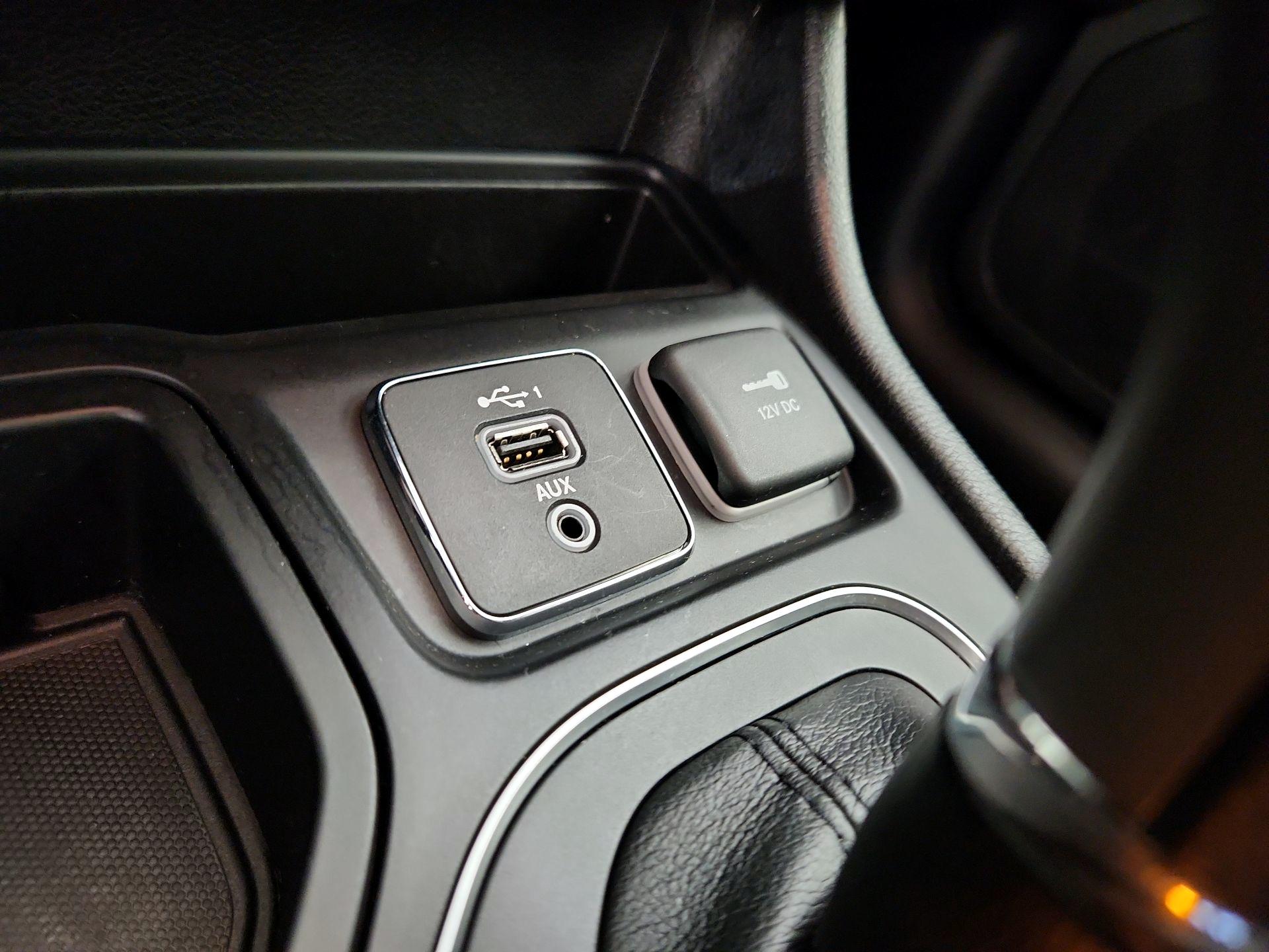 Thumbnail: 2019 Jeep Cherokee - 18