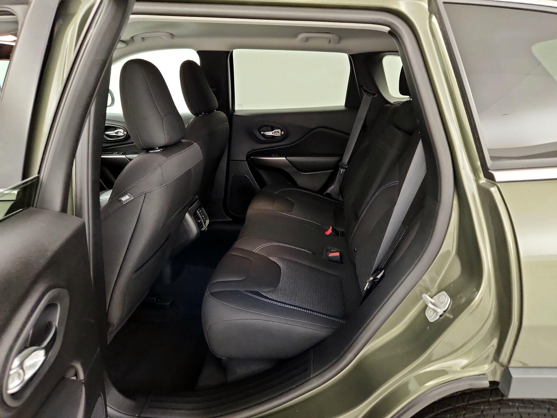 Thumbnail: 2019 Jeep Cherokee - 19