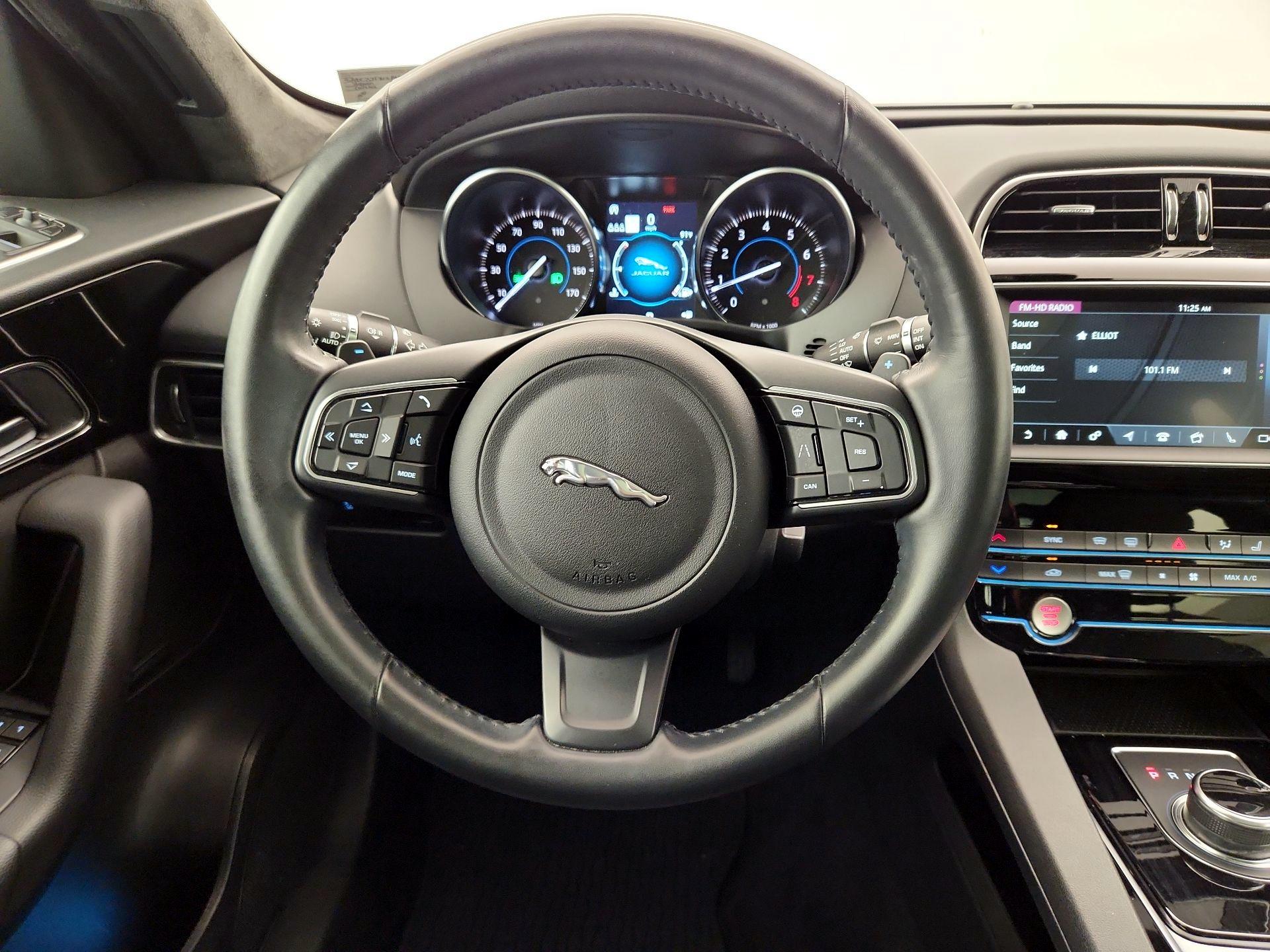 Thumbnail: 2020 Jaguar F-Pace - 10