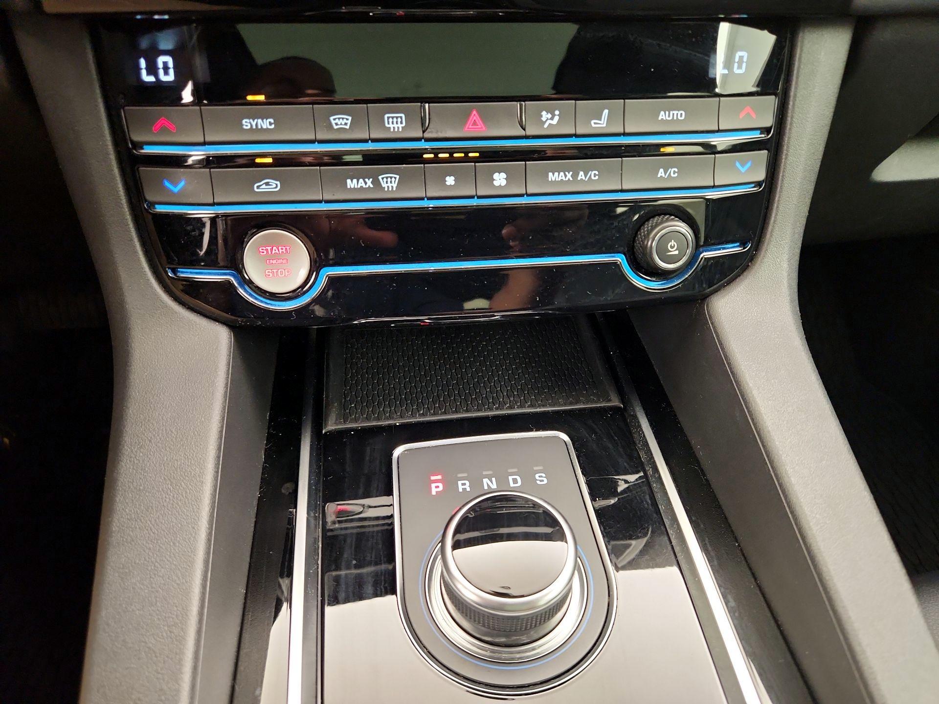 Thumbnail: 2020 Jaguar F-Pace - 17