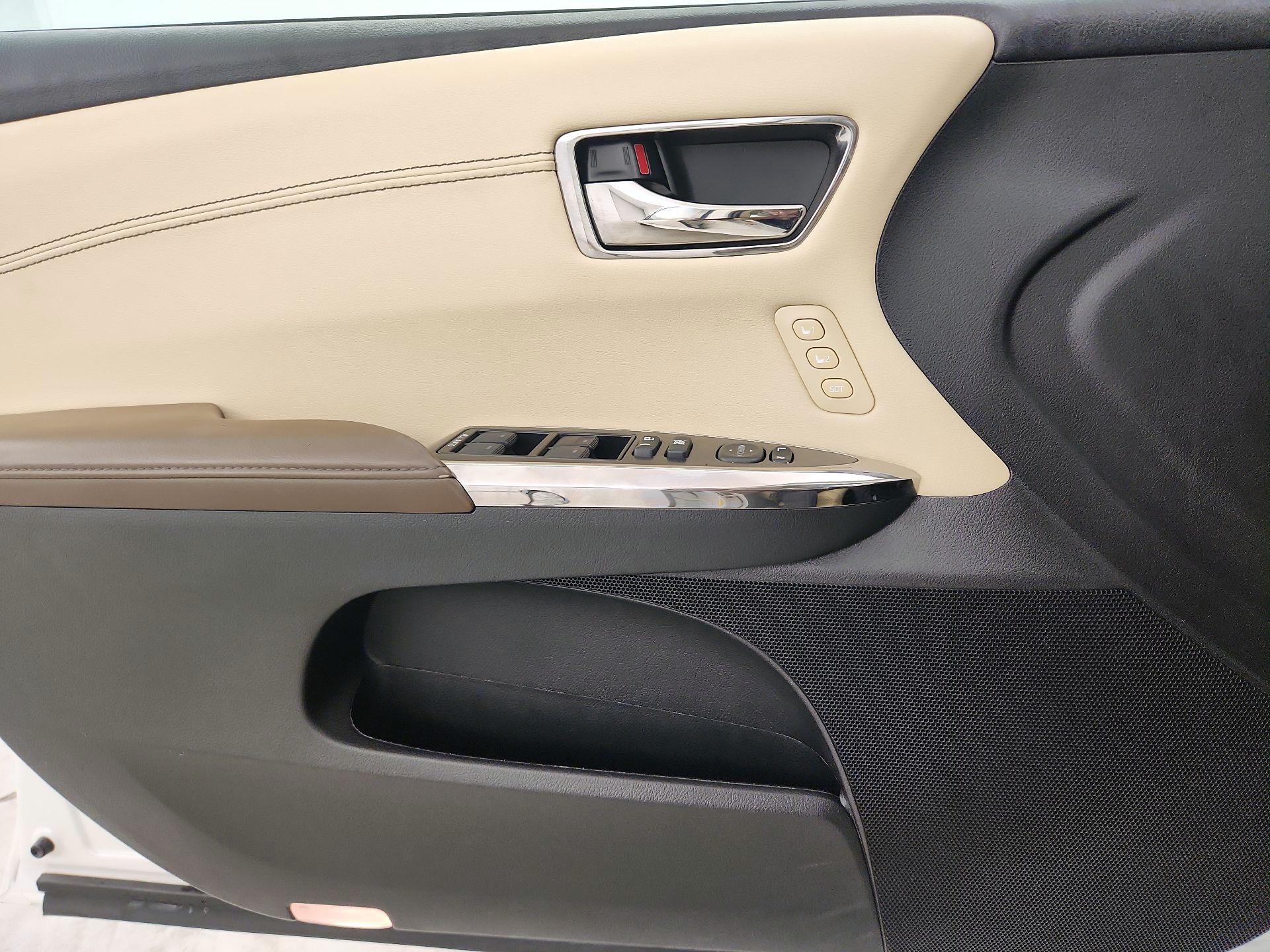 Thumbnail: 2014 Toyota Avalon - 12