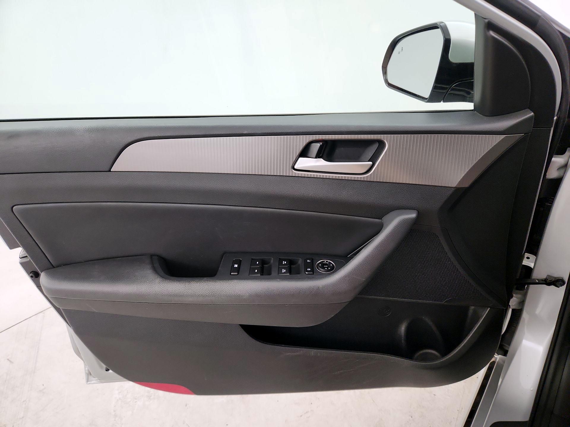 Thumbnail: 2019 Hyundai Sonata - 12