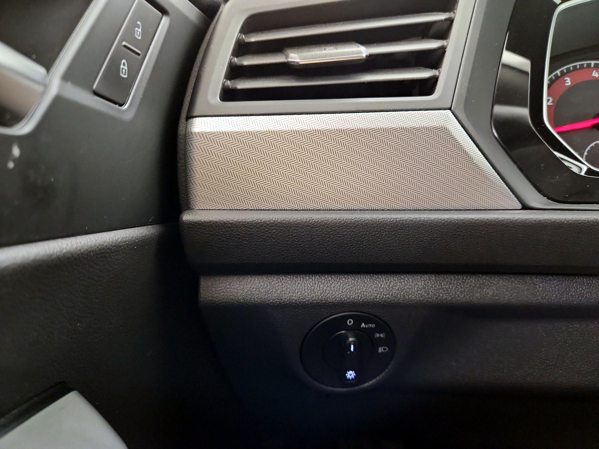 Thumbnail: 2019 Volkswagen Jetta - 13