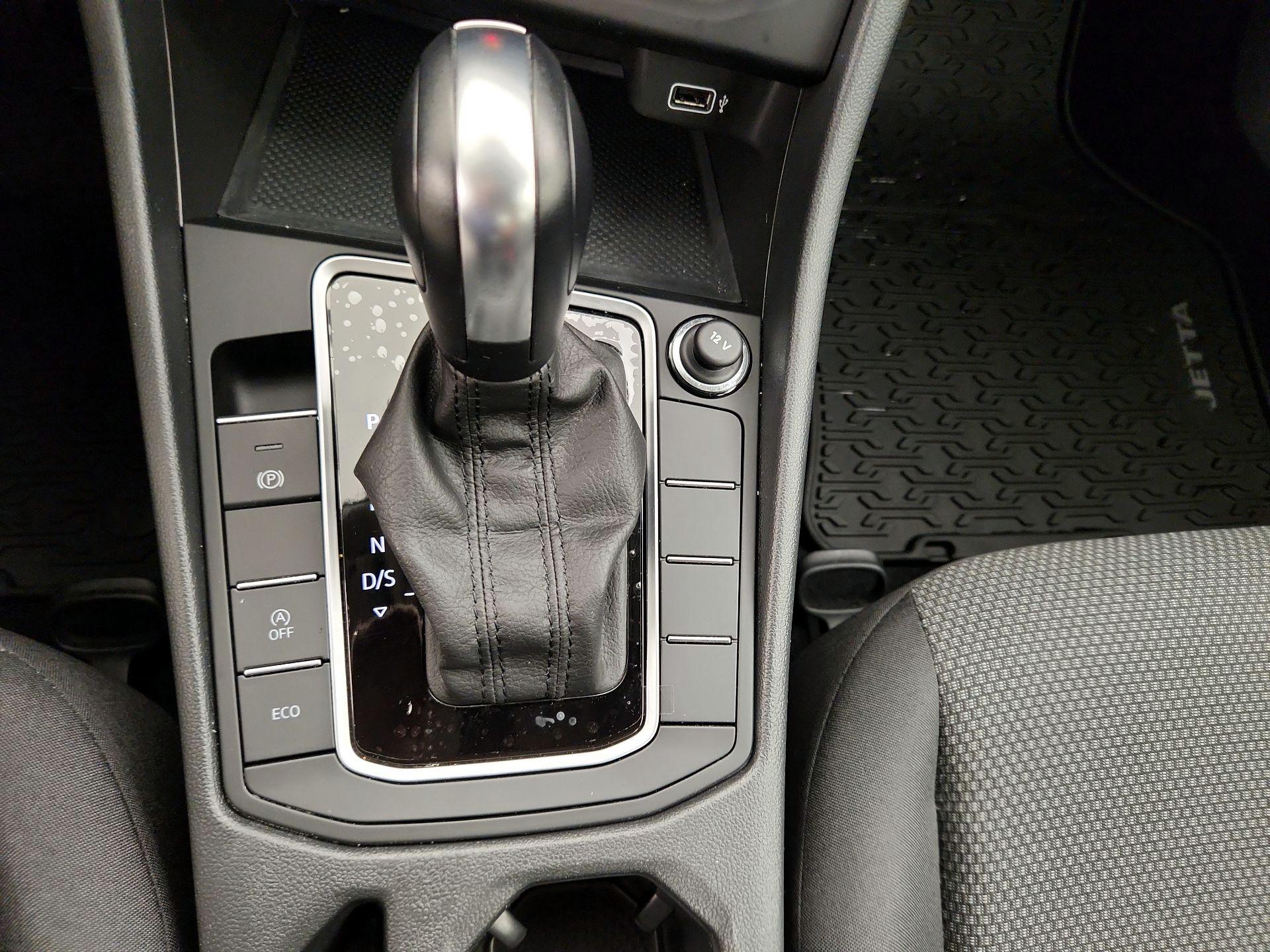 Thumbnail: 2019 Volkswagen Jetta - 17