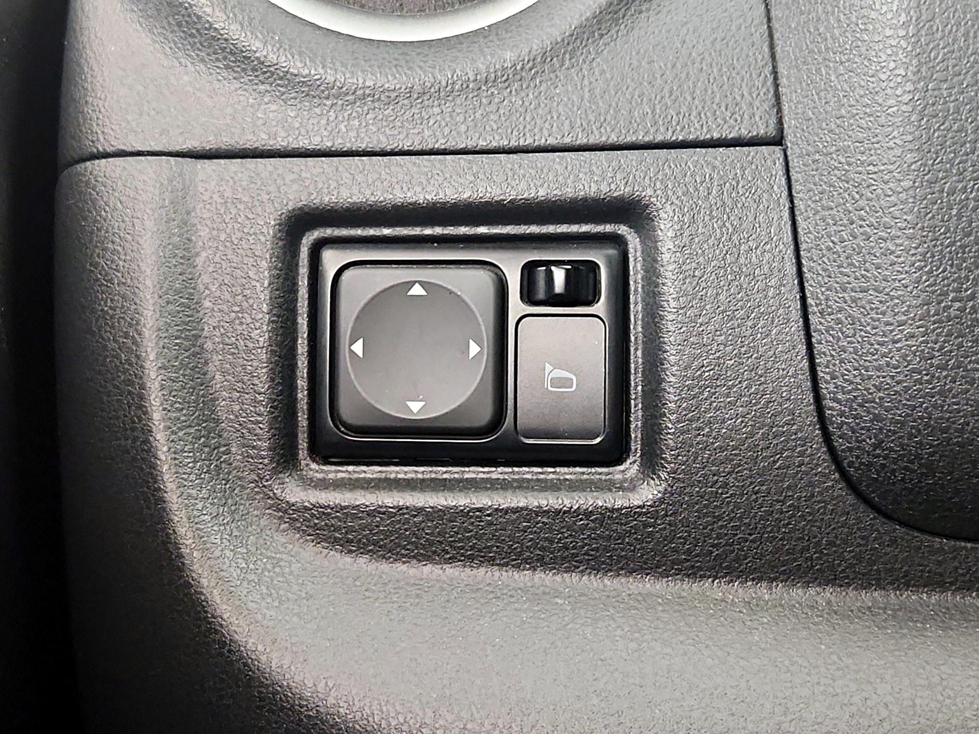 Thumbnail: 2015 Nissan Versa - 13