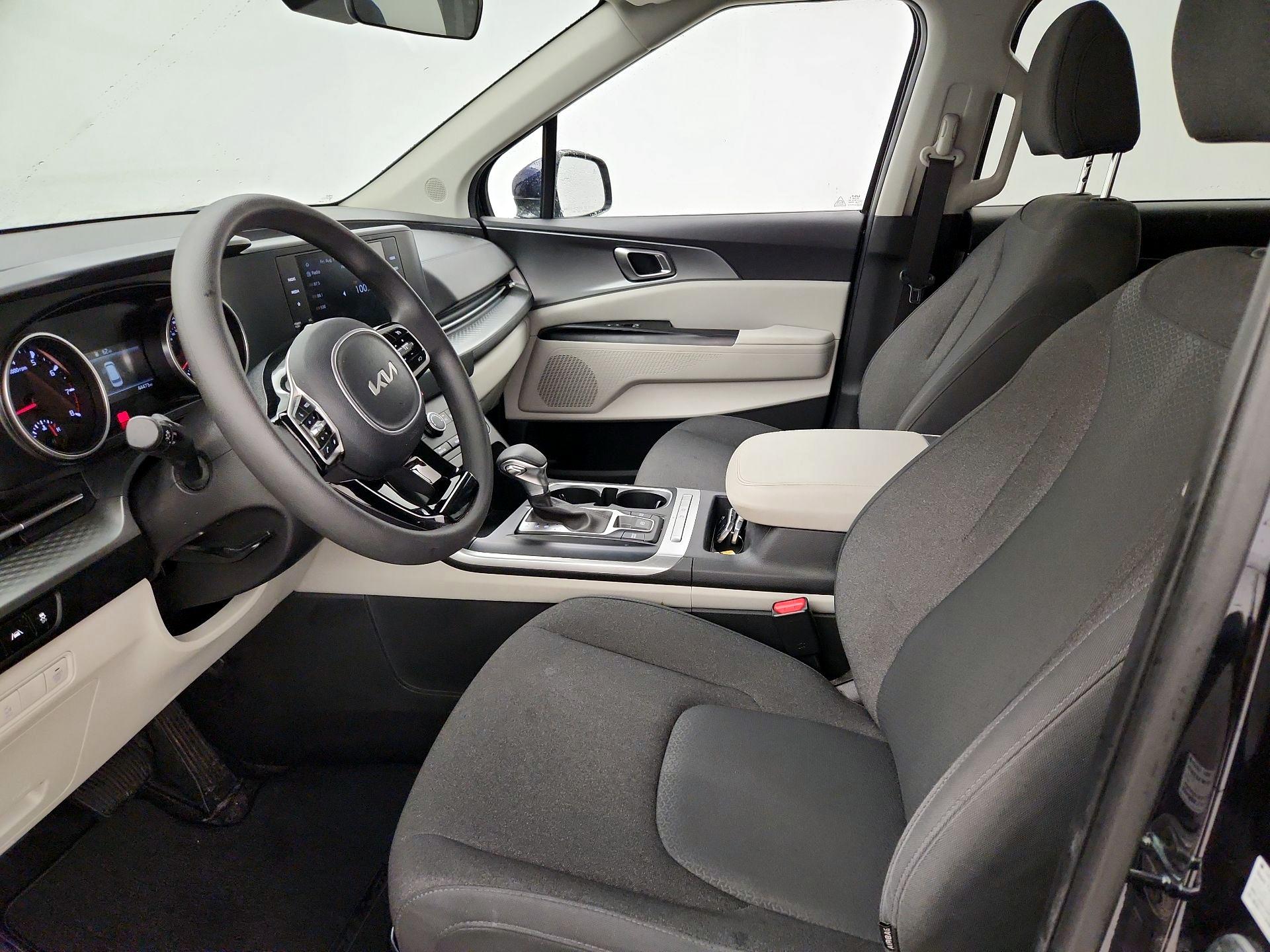 Thumbnail: 2023 Kia Carnival - 11