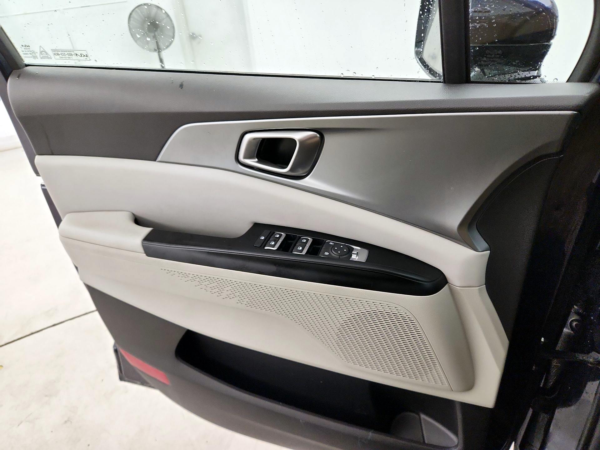 Thumbnail: 2023 Kia Carnival - 12