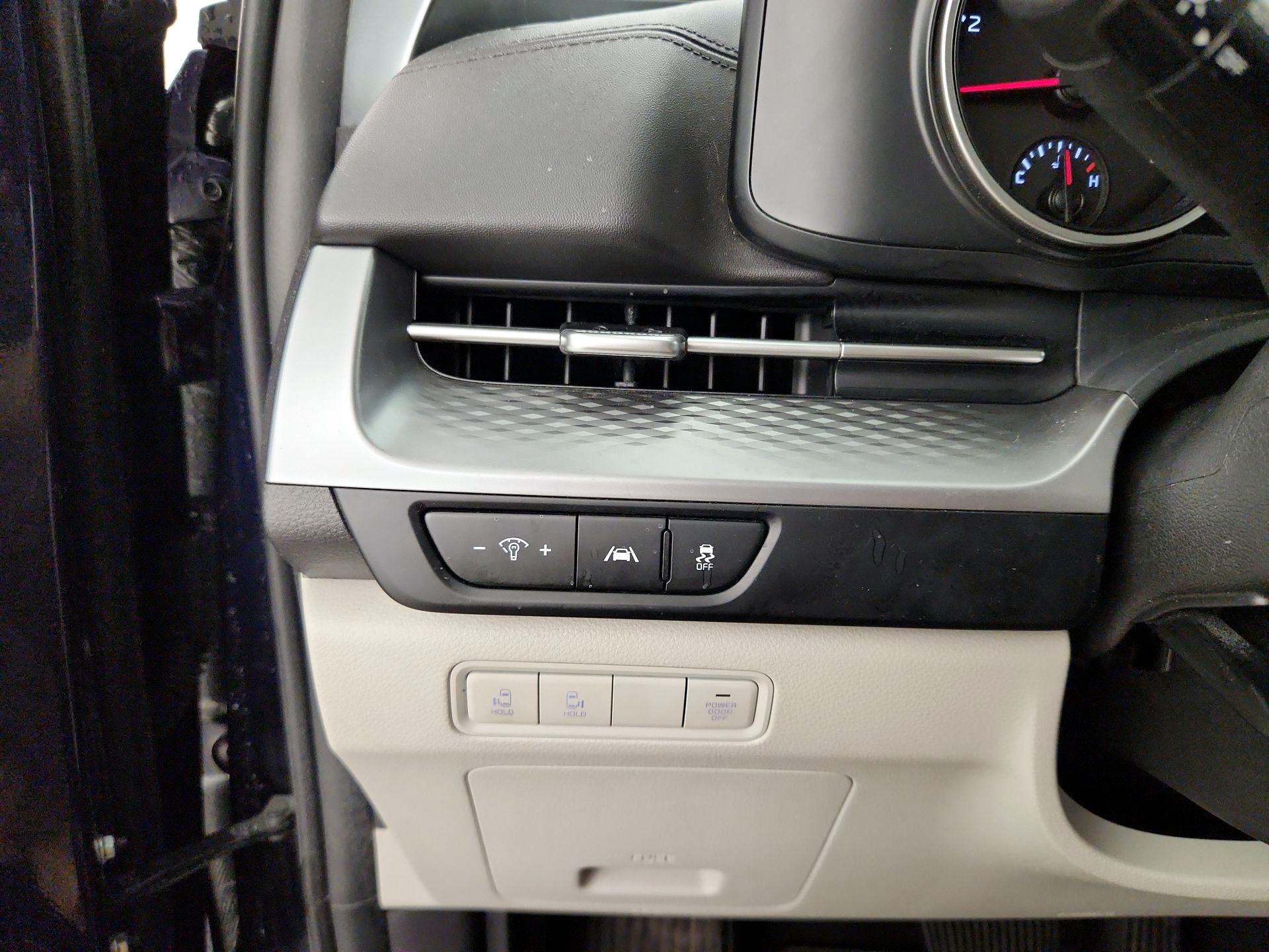 Thumbnail: 2023 Kia Carnival - 13