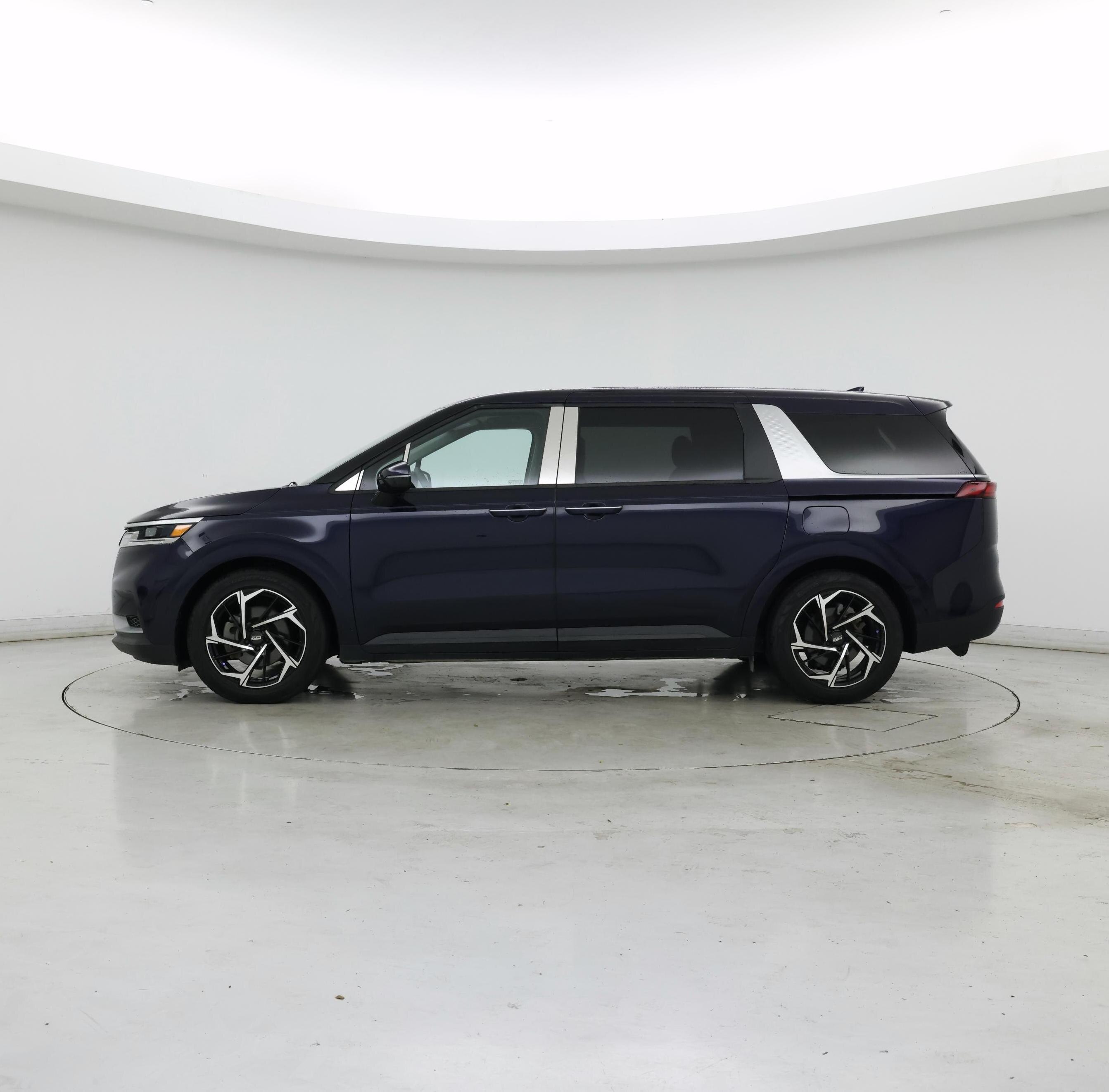 Thumbnail: 2023 Kia Carnival - 3