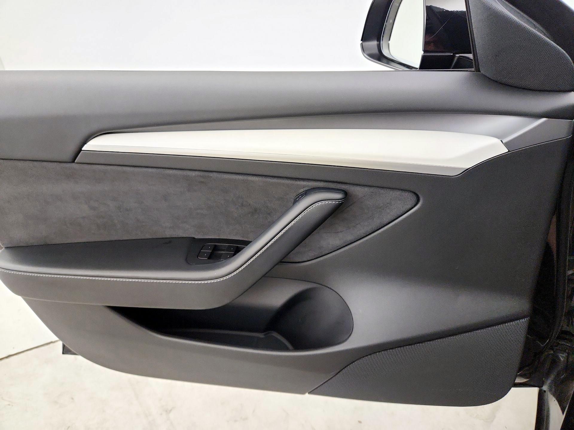 Thumbnail: 2021 Tesla Model 3 - 12