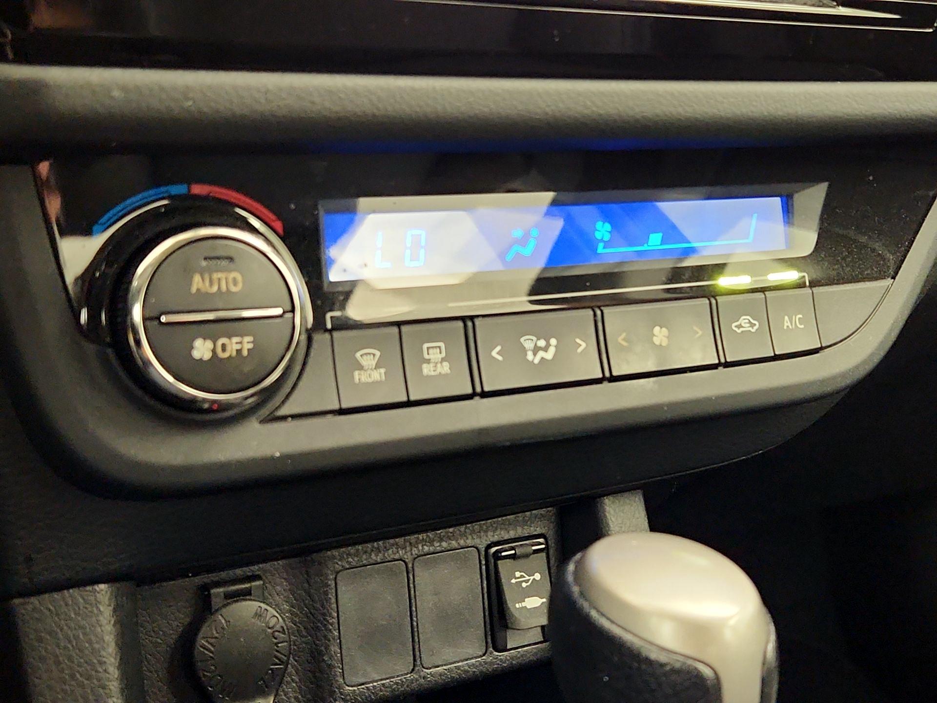 Thumbnail: 2016 Toyota Corolla - 16