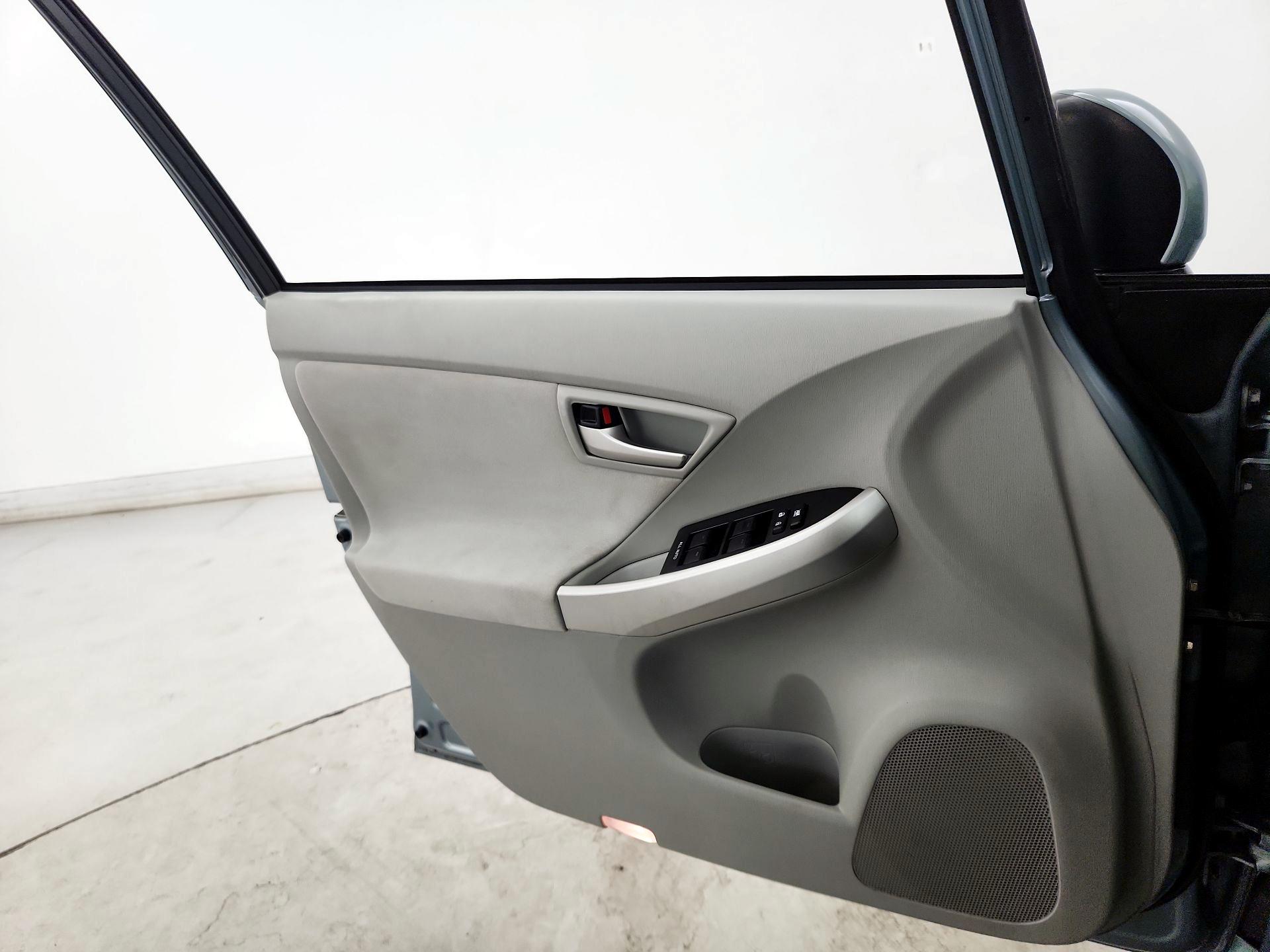 Thumbnail: 2014 Toyota Prius - 12