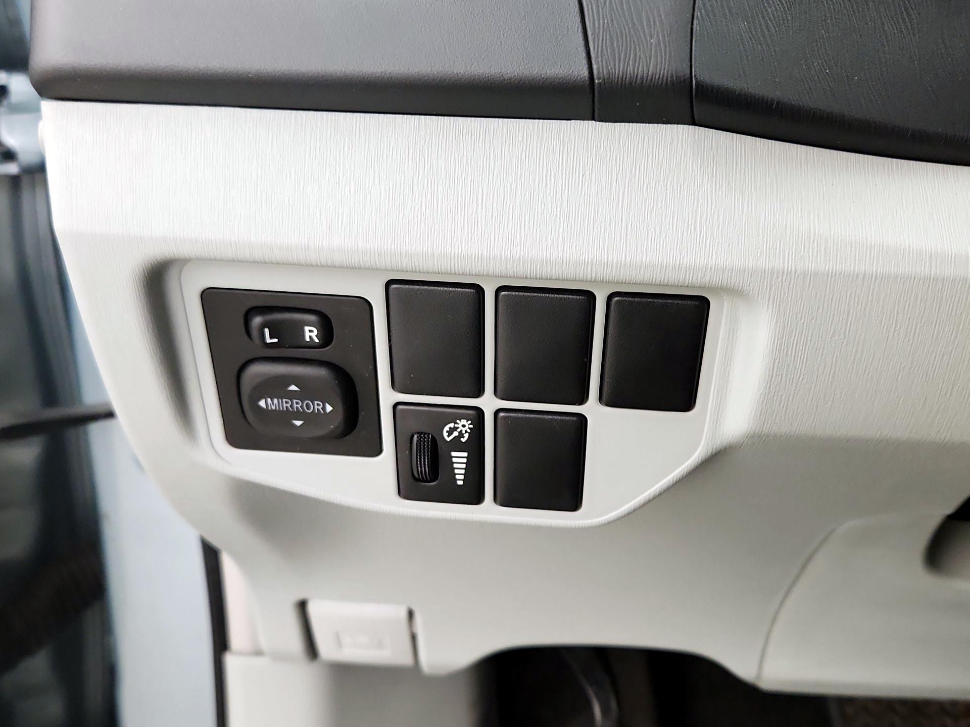 Thumbnail: 2014 Toyota Prius - 13