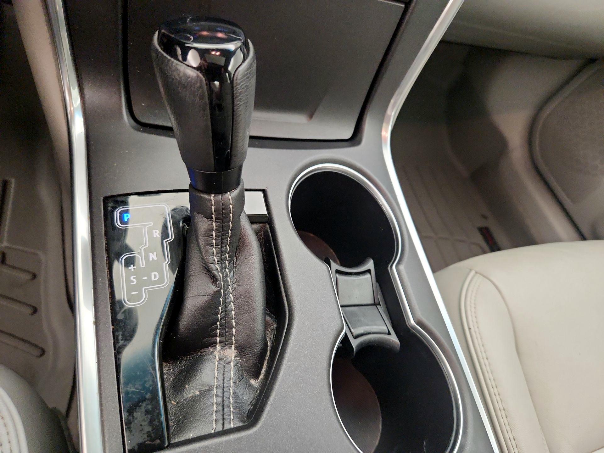Thumbnail: 2016 Toyota Camry - 18