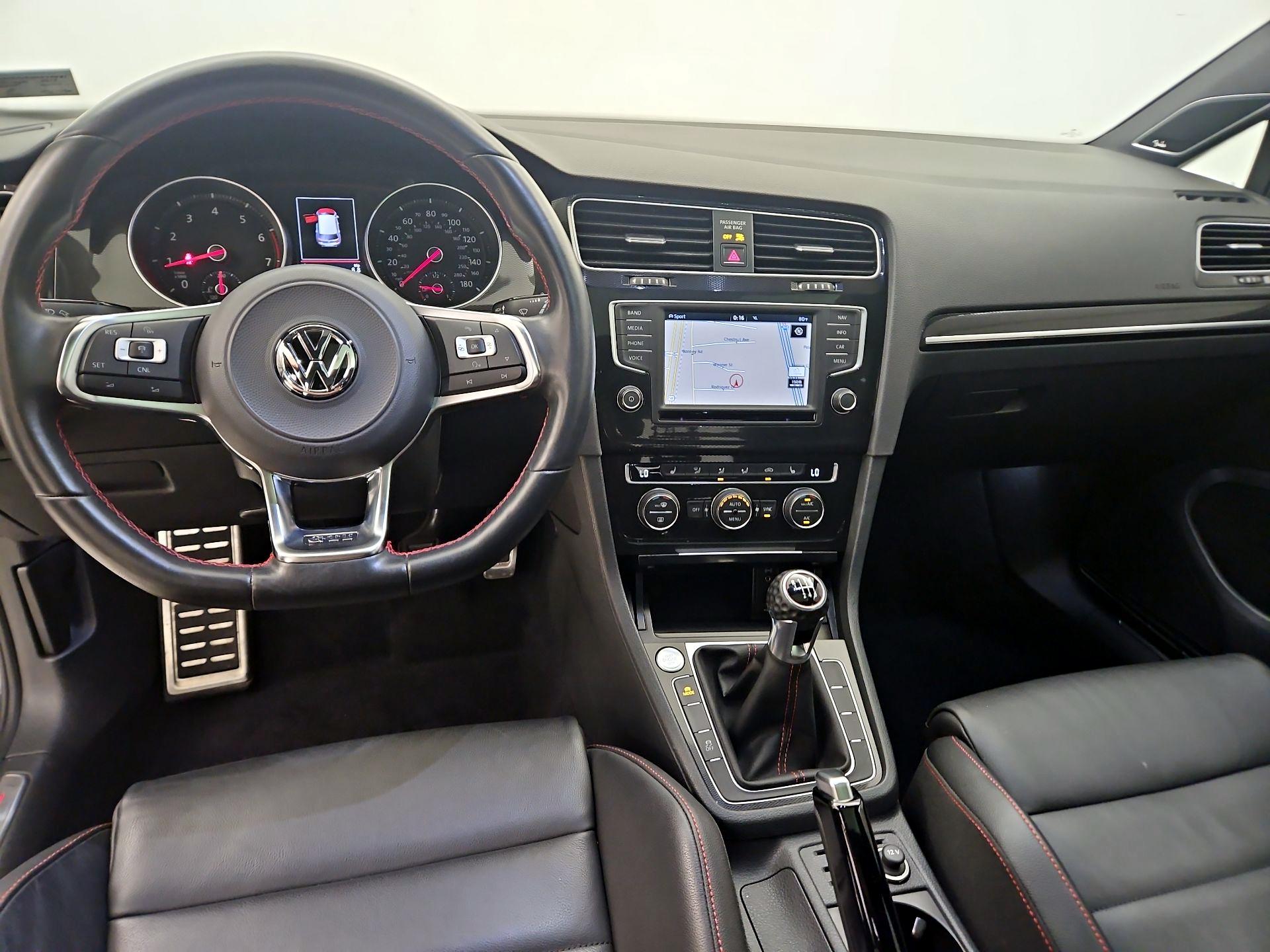 Thumbnail: 2017 Volkswagen Golf - 9