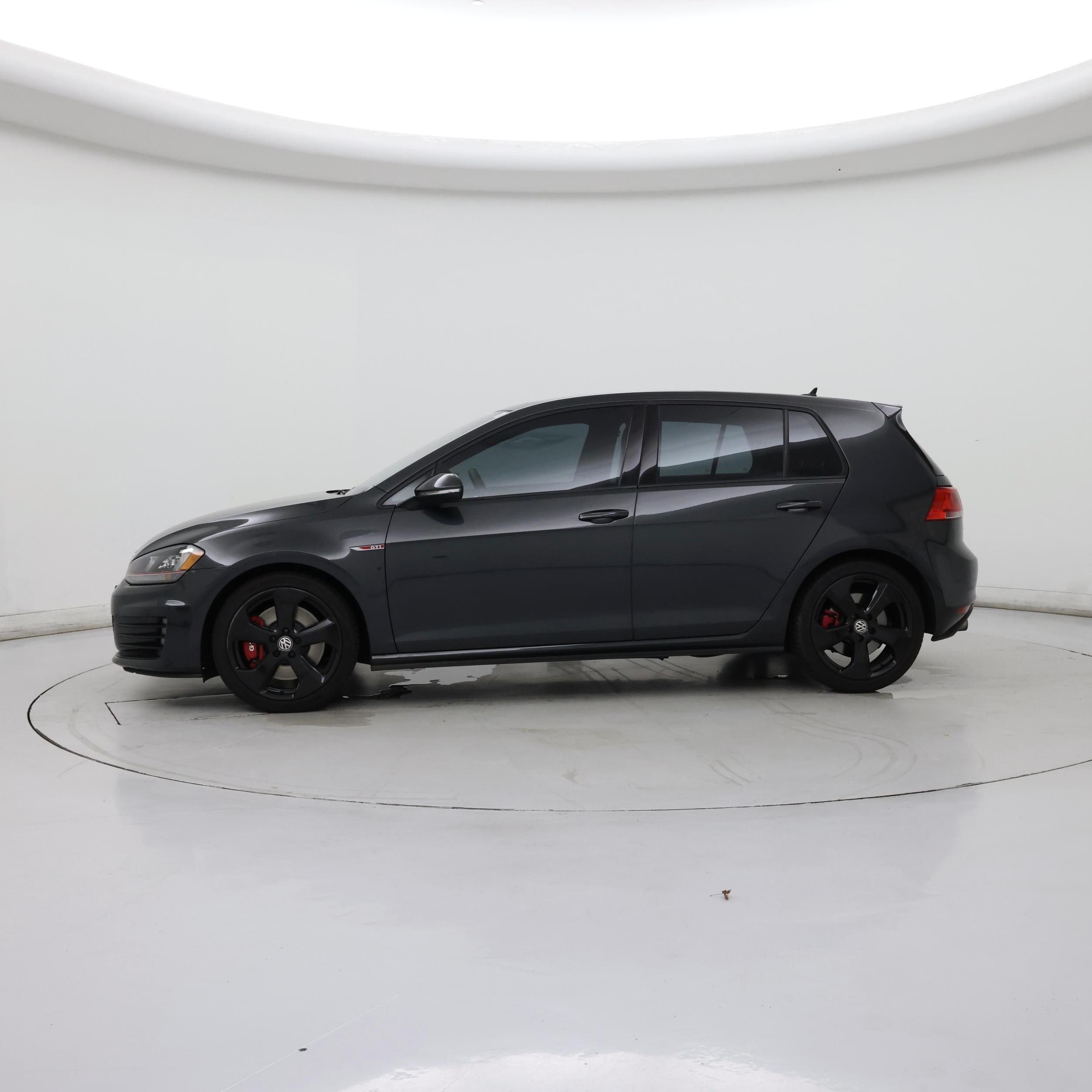 Thumbnail: 2017 Volkswagen Golf - 3