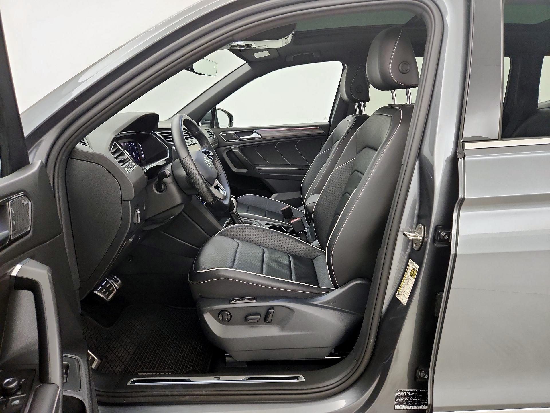 Thumbnail: 2022 Volkswagen Tiguan - 11
