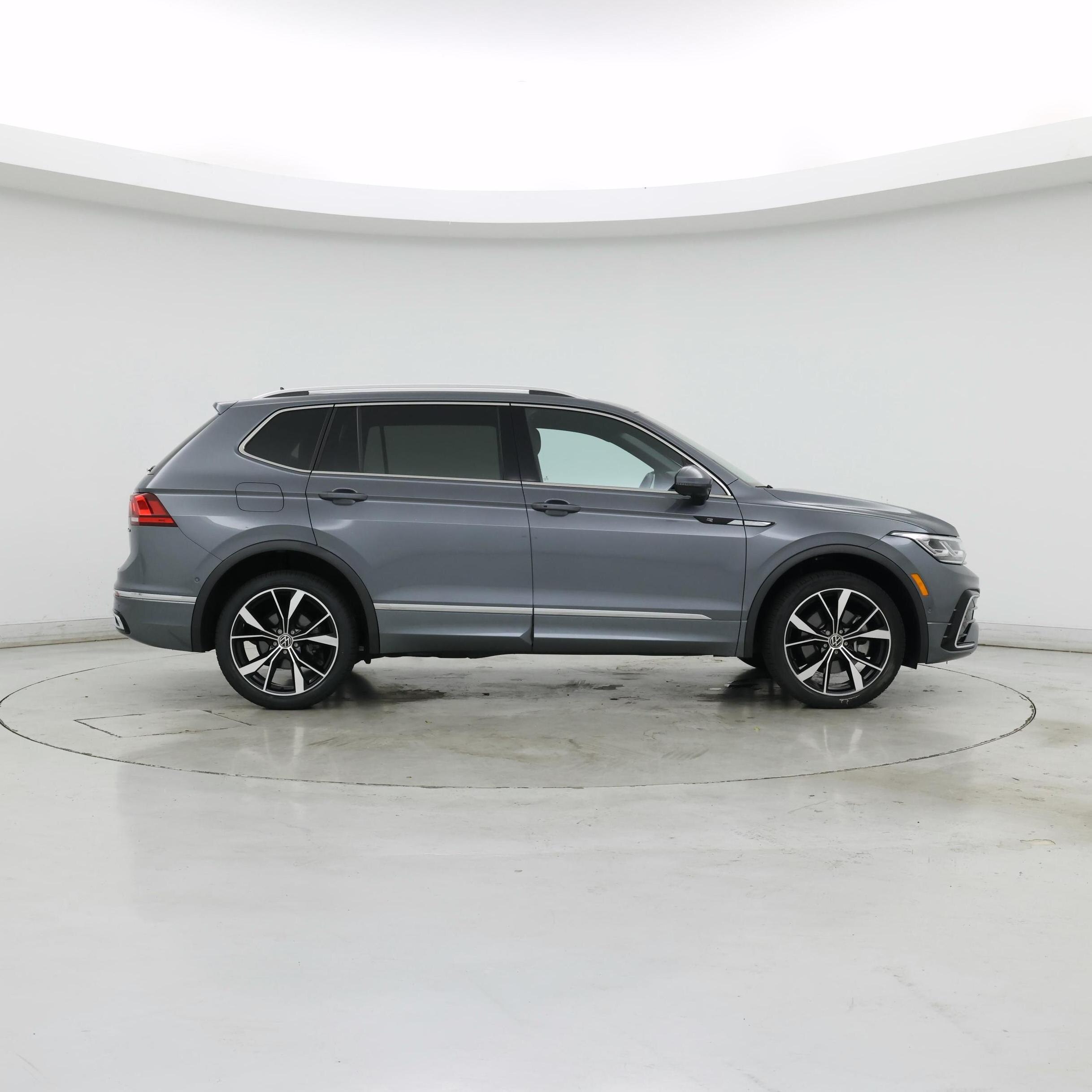 Thumbnail: 2022 Volkswagen Tiguan - 7