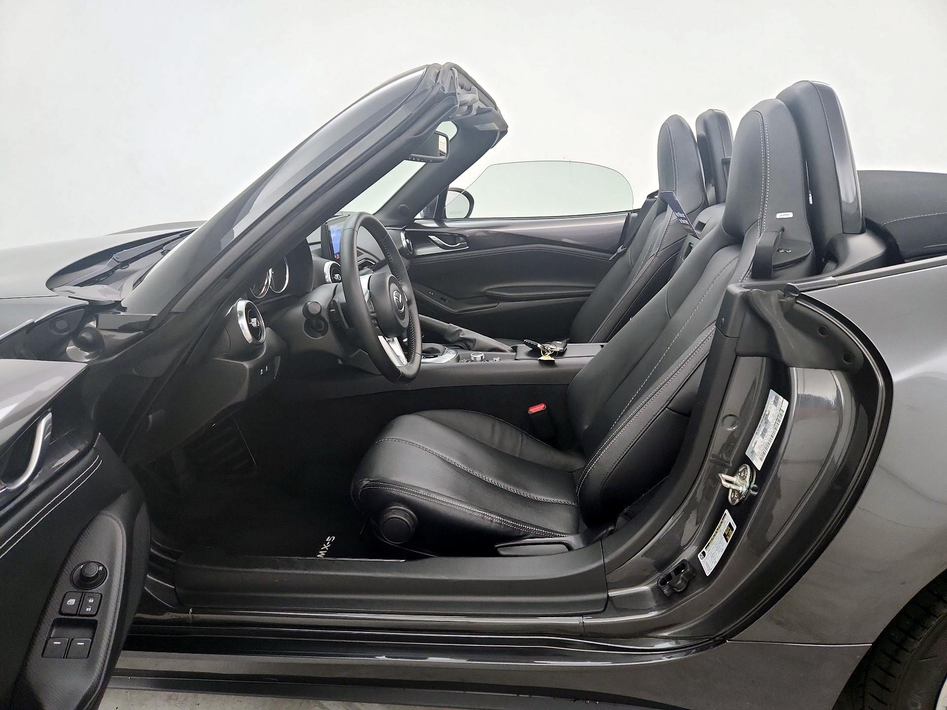 Thumbnail: 2022 Mazda MX-5 Miata - 11