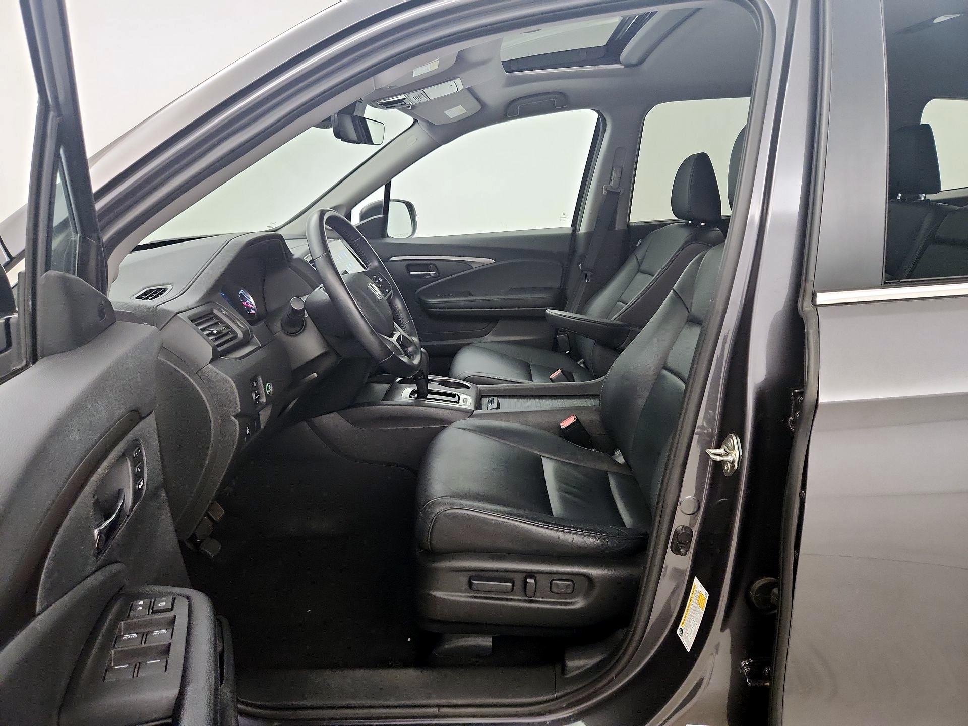 Thumbnail: 2019 Honda Pilot - 11