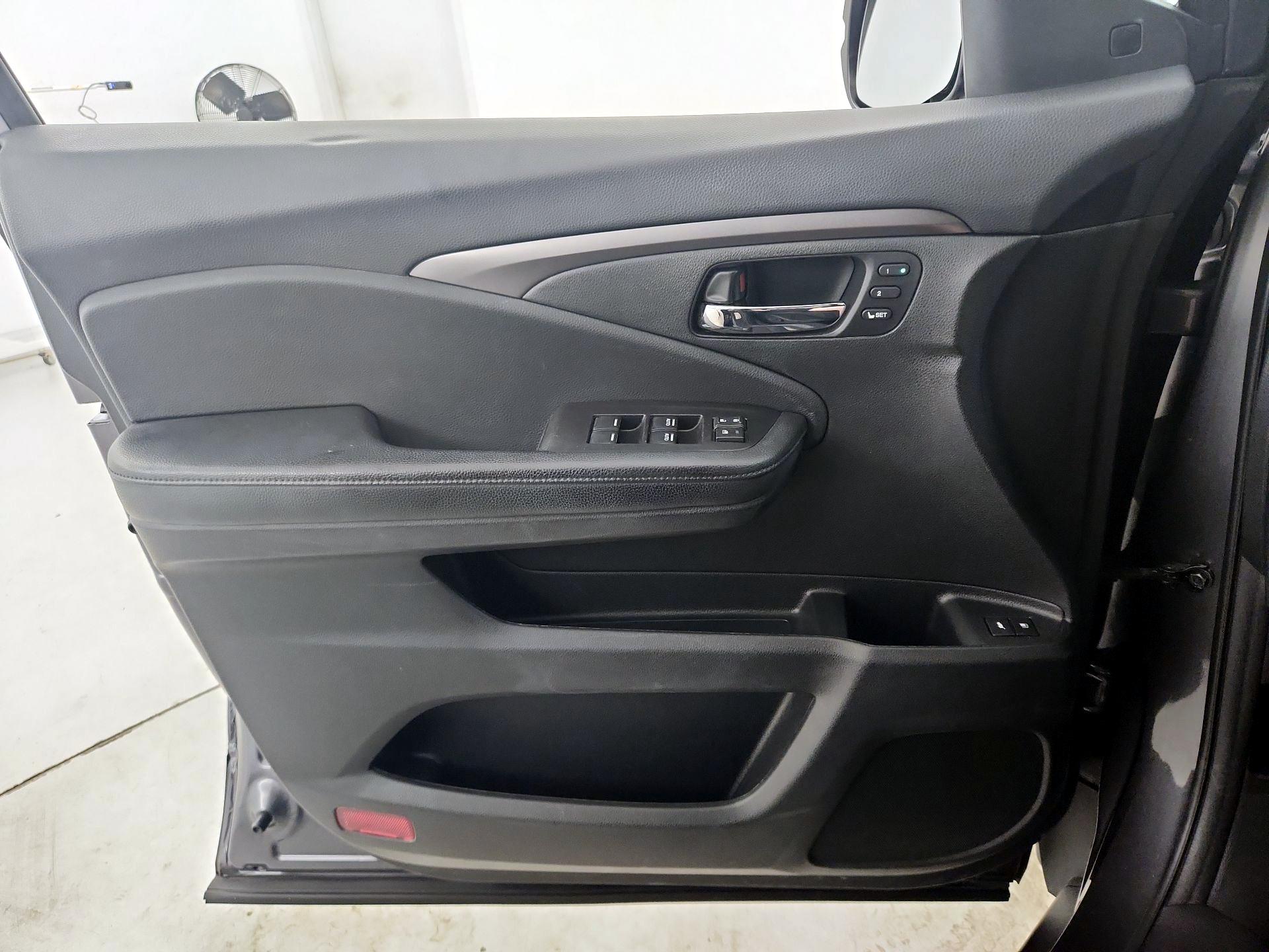 Thumbnail: 2019 Honda Pilot - 12