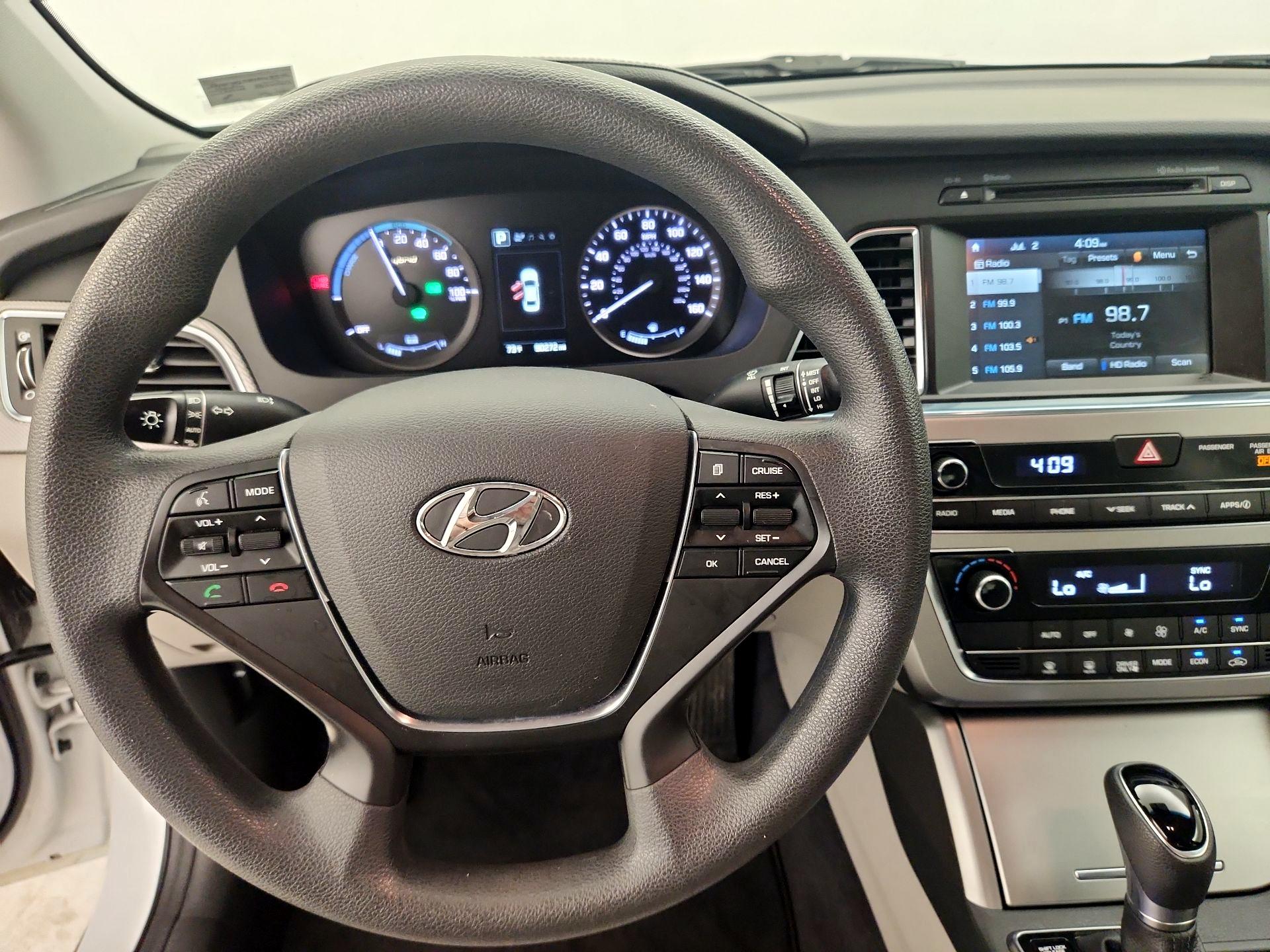 Thumbnail: 2017 Hyundai Sonata - 10