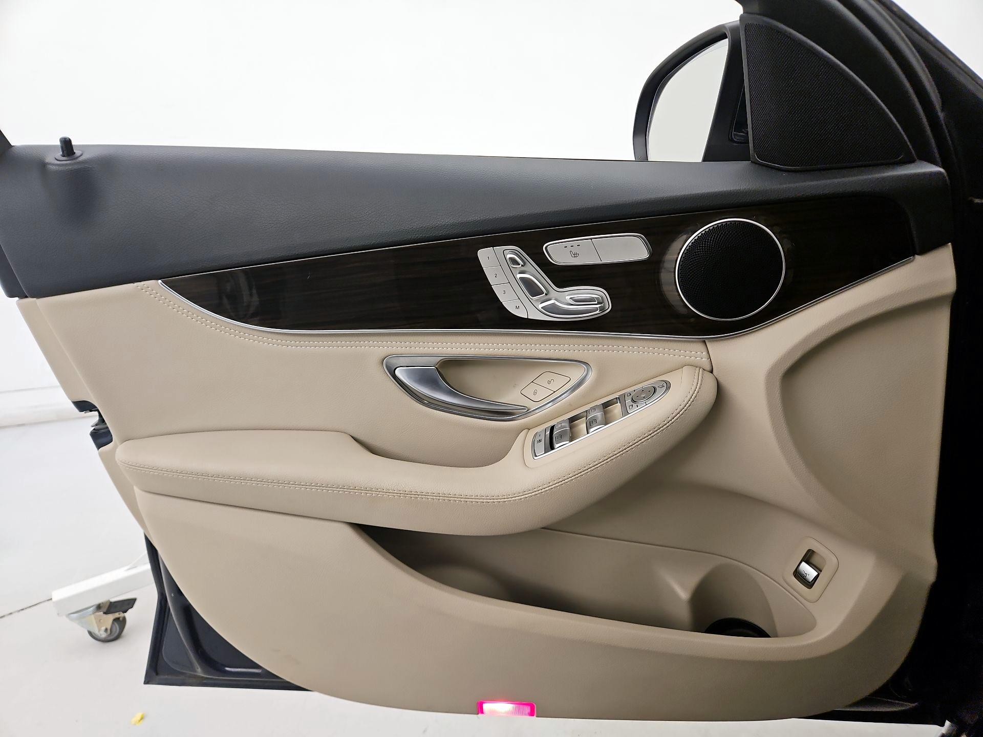 Thumbnail: 2015 Mercedes-Benz C-Class - 12