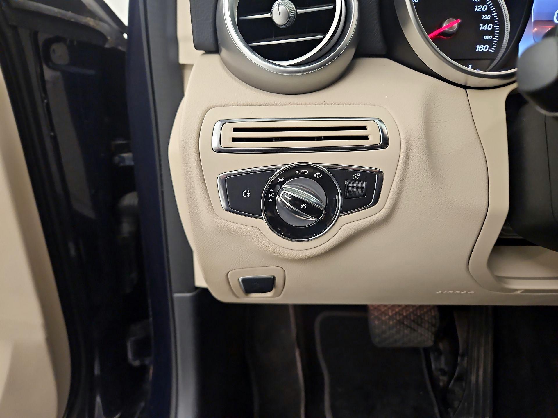 Thumbnail: 2015 Mercedes-Benz C-Class - 13