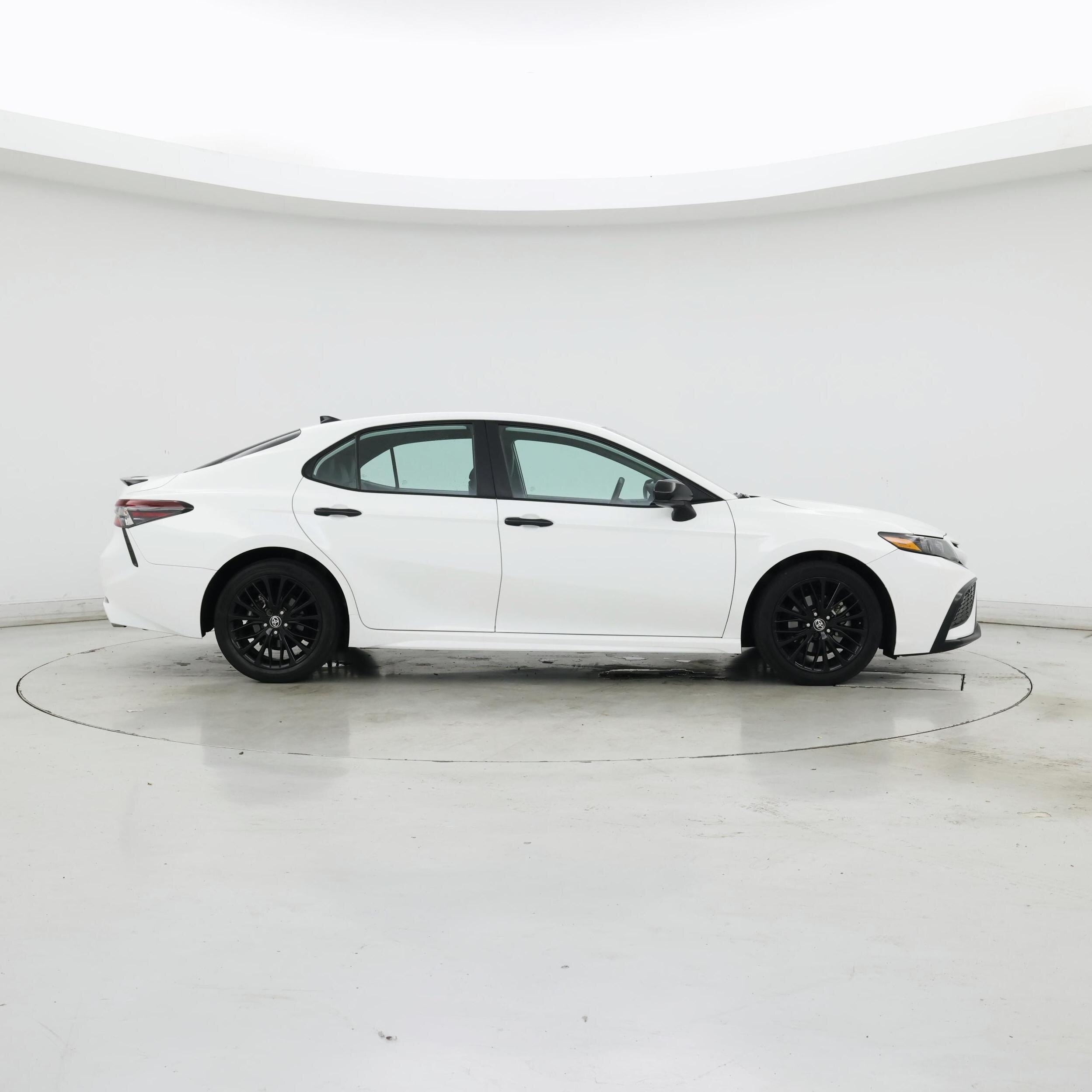 Thumbnail: 2021 Toyota Camry - 7