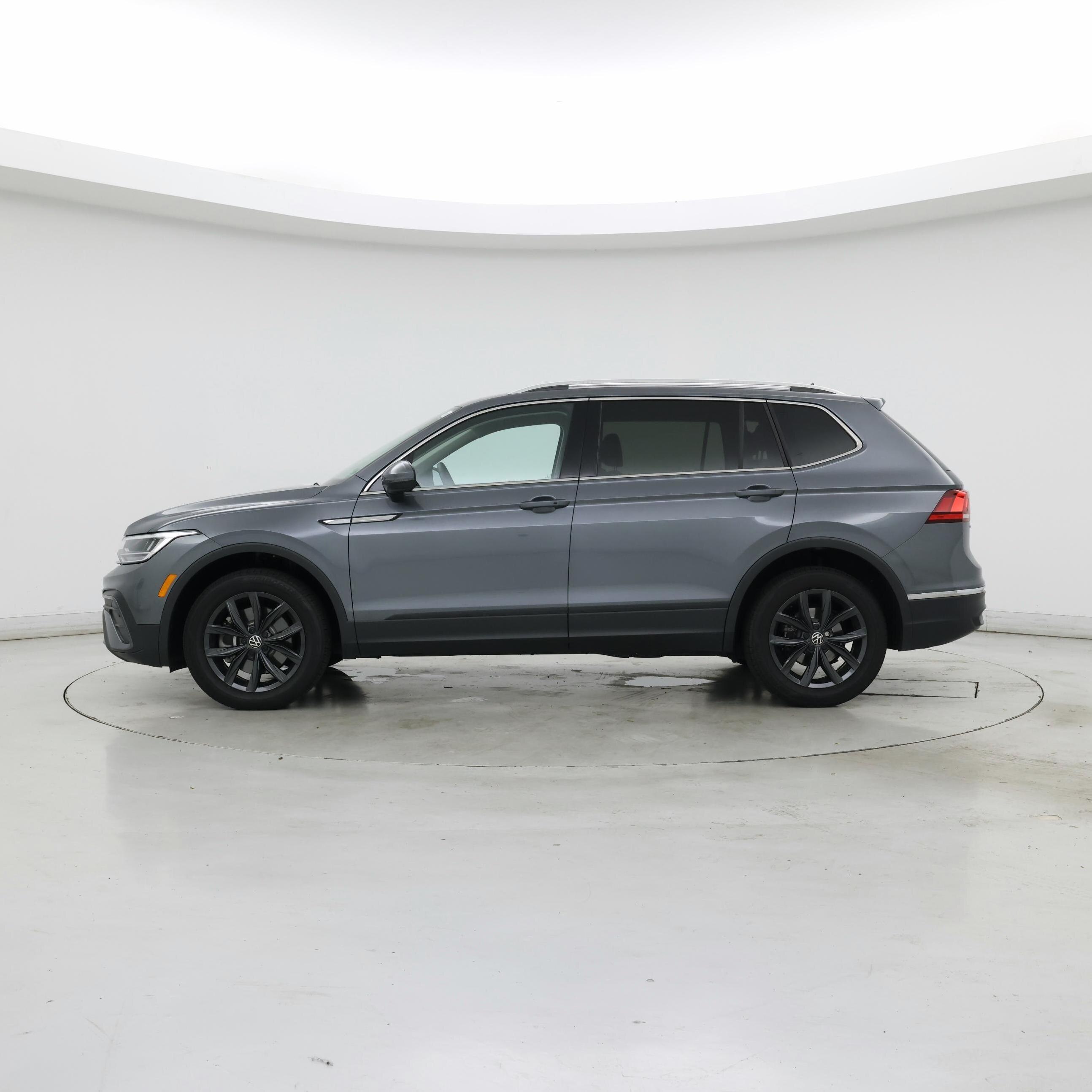 Thumbnail: 2024 Volkswagen Tiguan - 3