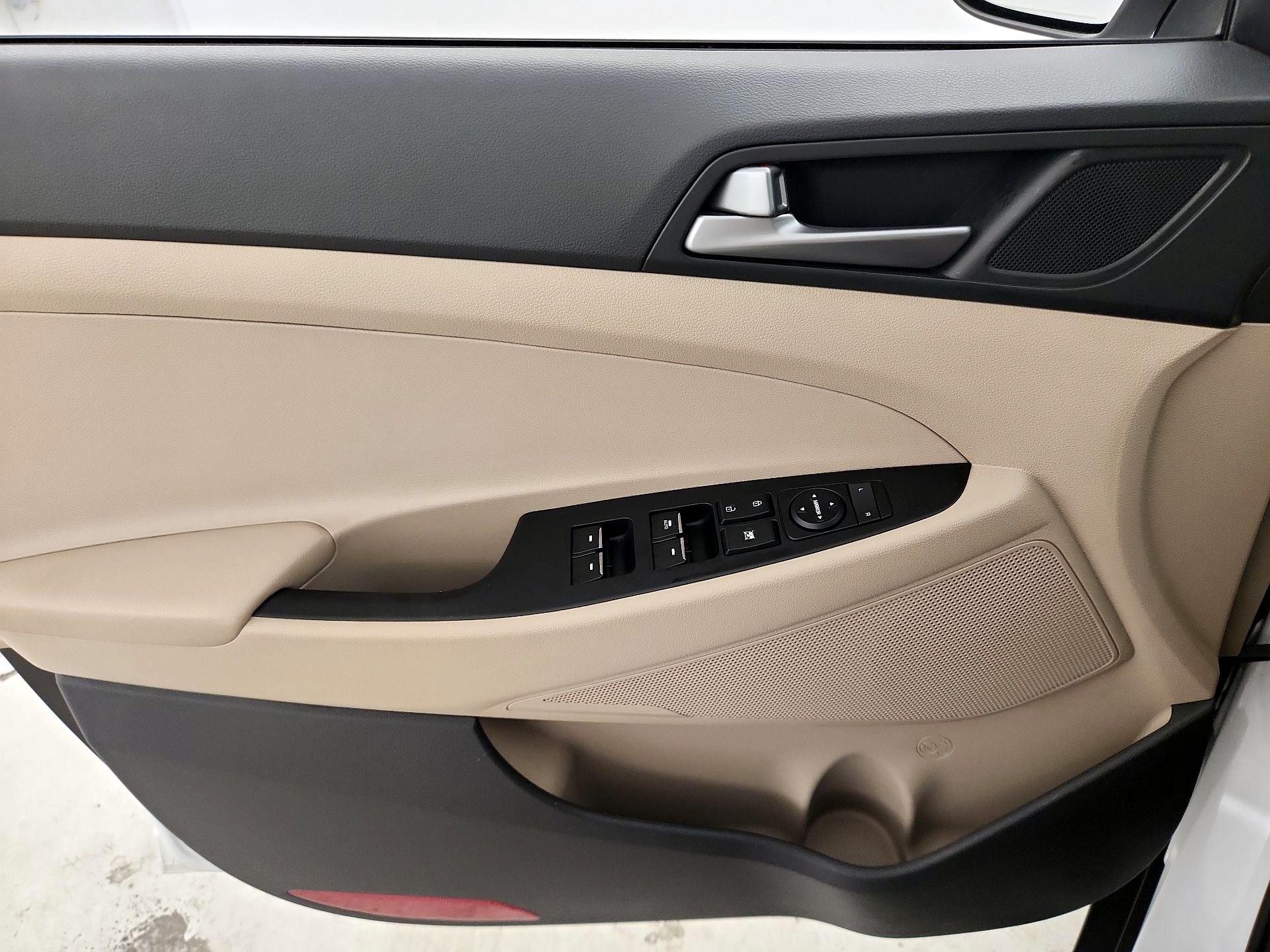 Thumbnail: 2016 Hyundai Tucson - 12