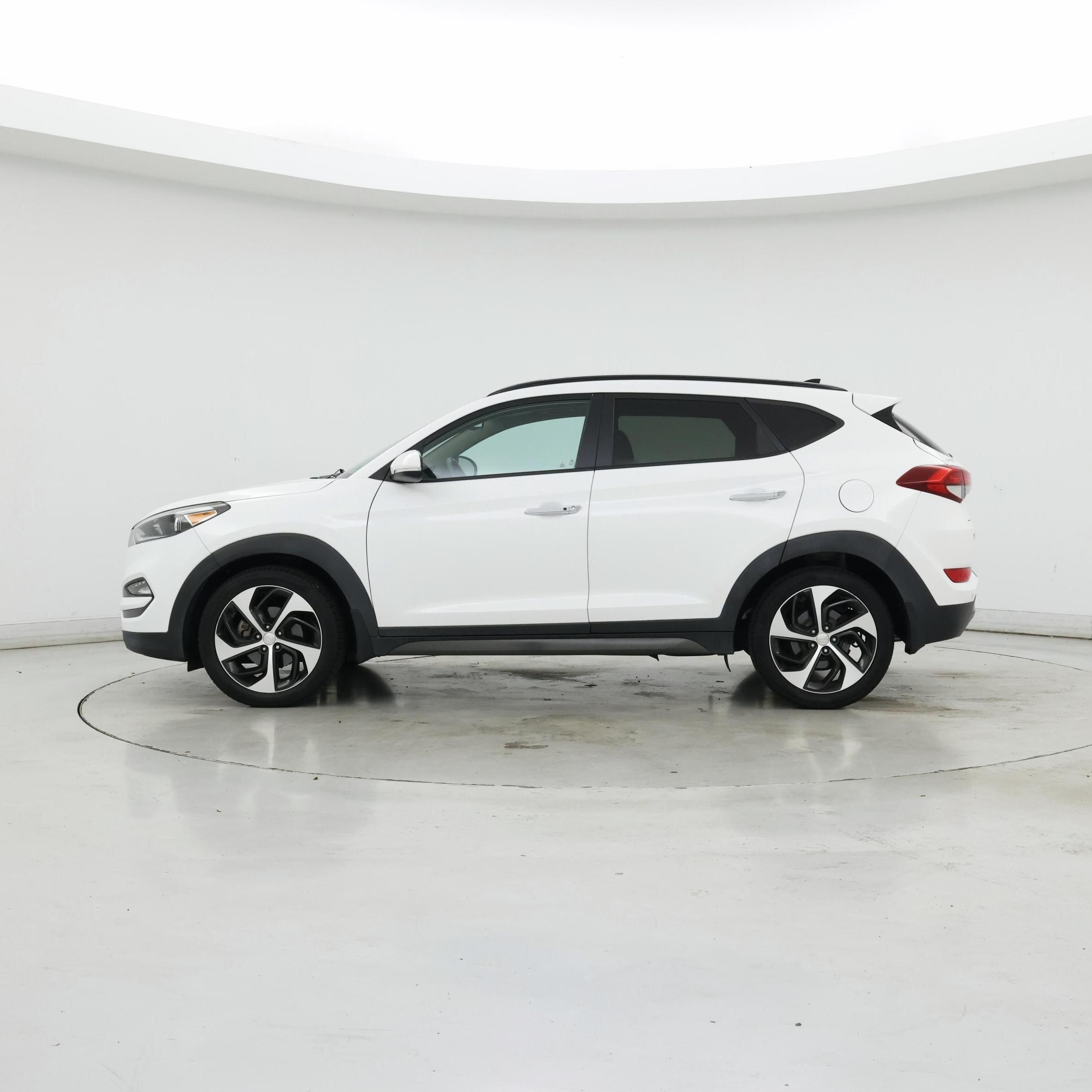 Thumbnail: 2016 Hyundai Tucson - 3