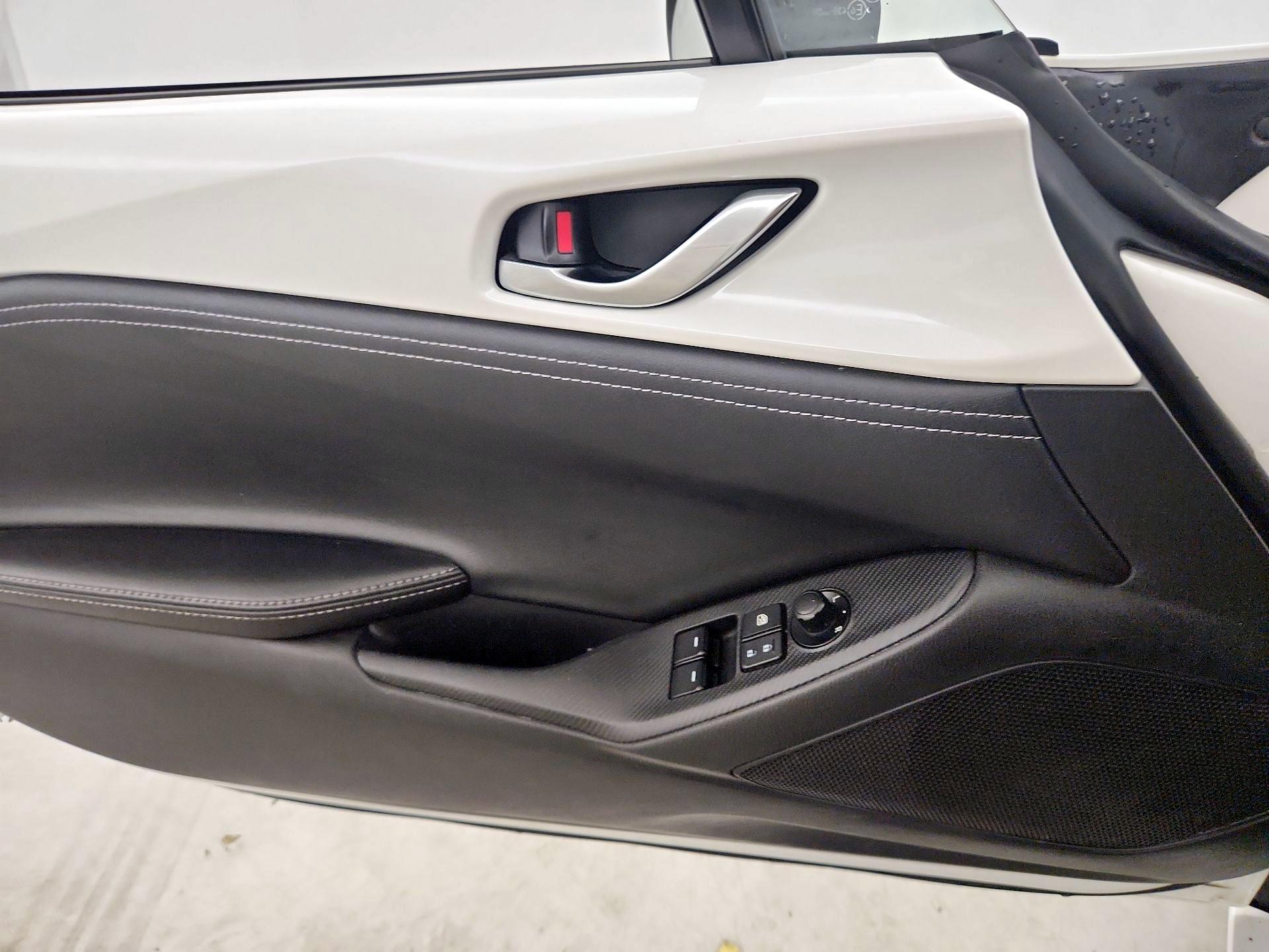 Thumbnail: 2021 Mazda MX-5 Miata - 12