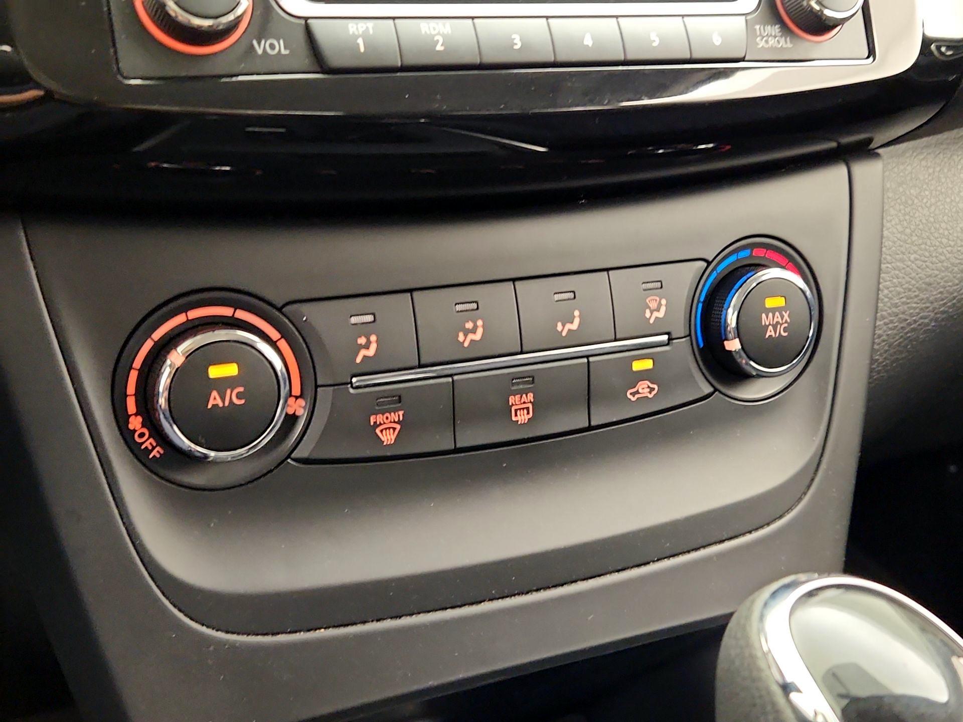 Thumbnail: 2017 Nissan Sentra - 16