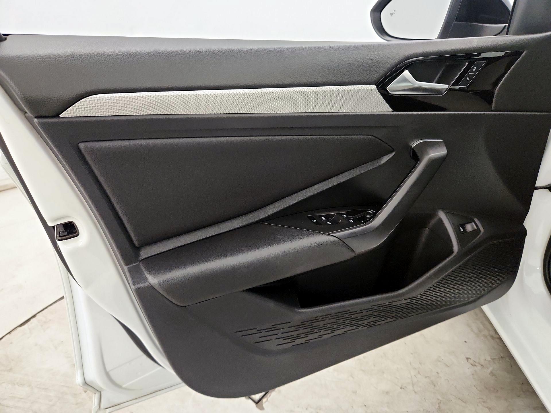 Thumbnail: 2019 Volkswagen Jetta - 12