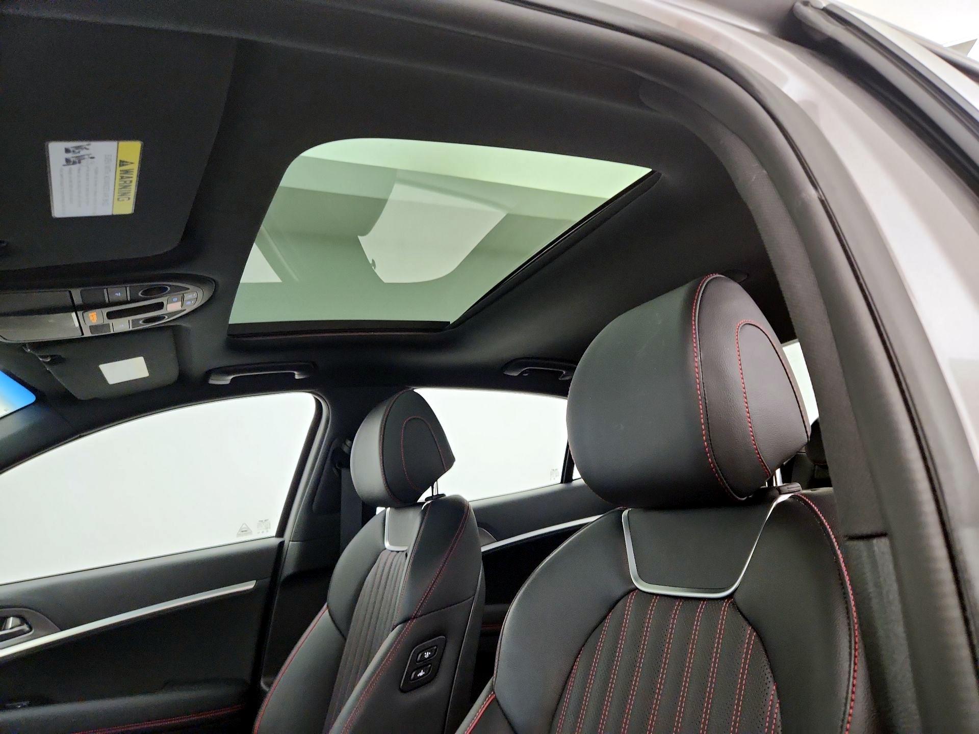 Thumbnail: 2024 Genesis G70 - 18