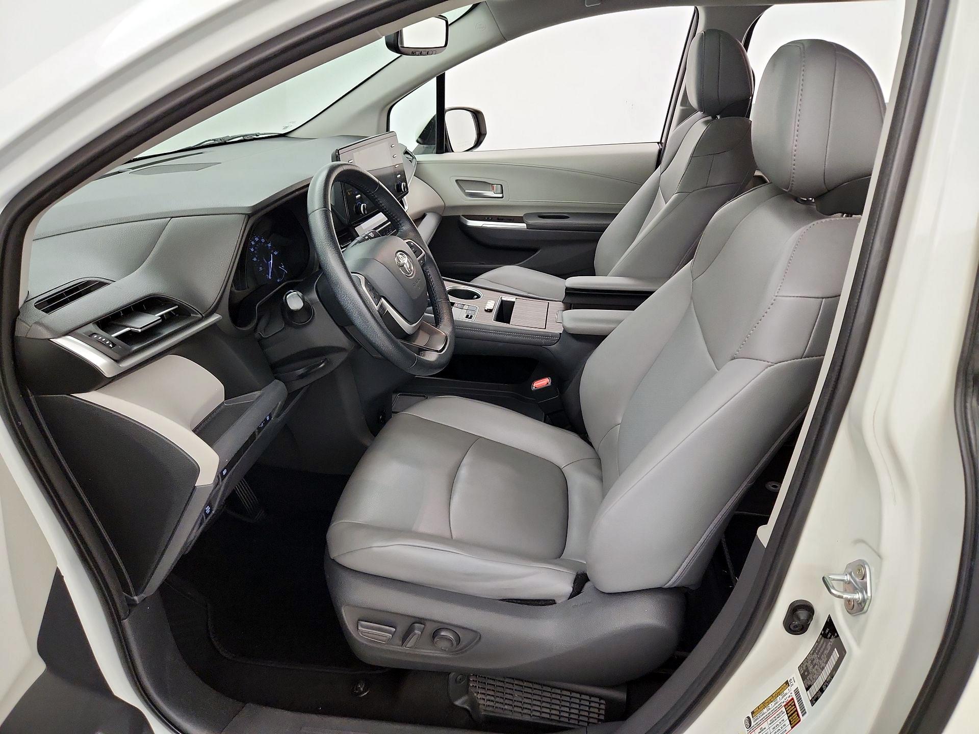 Thumbnail: 2021 Toyota Sienna - 11