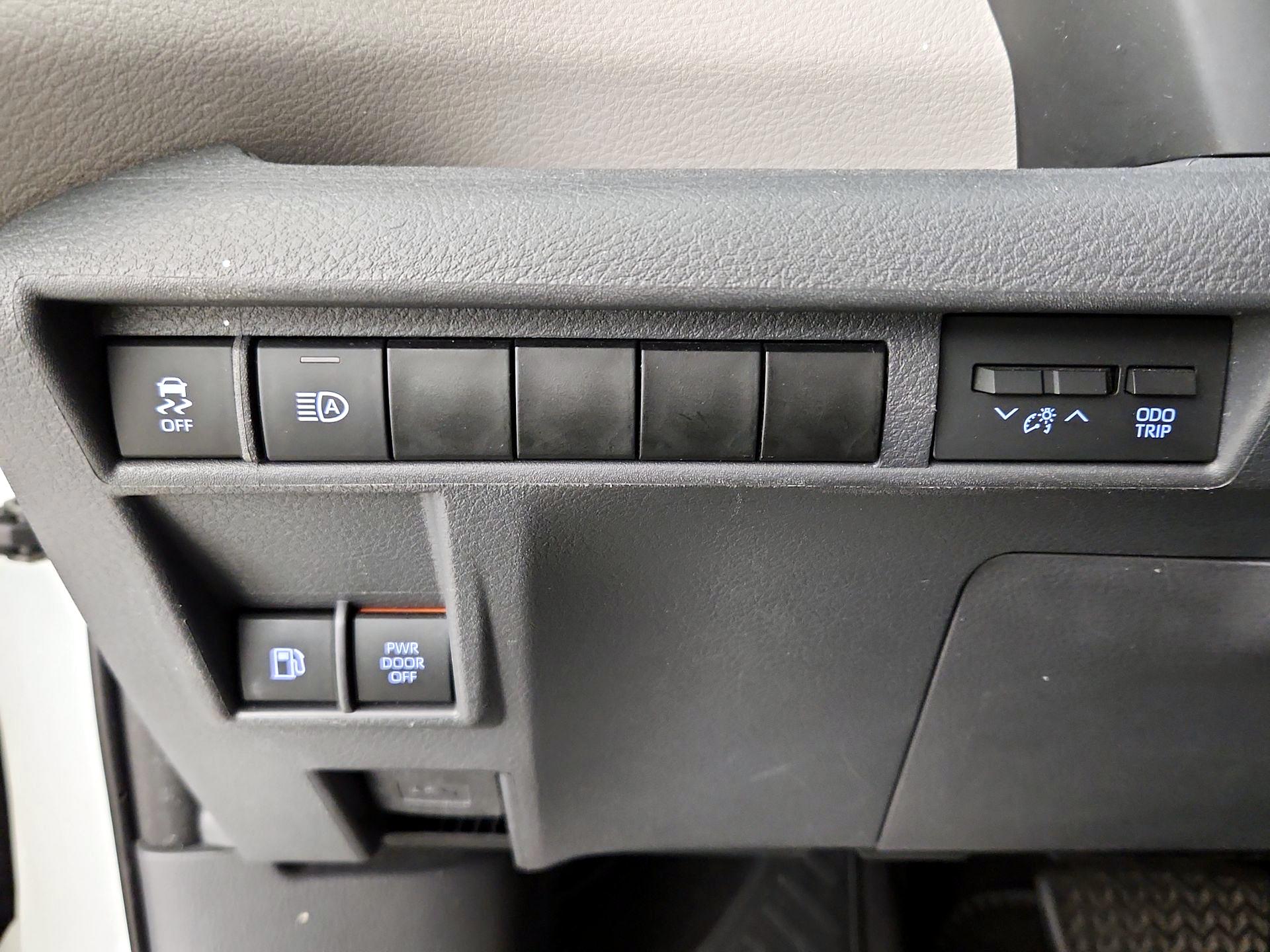 Thumbnail: 2021 Toyota Sienna - 13