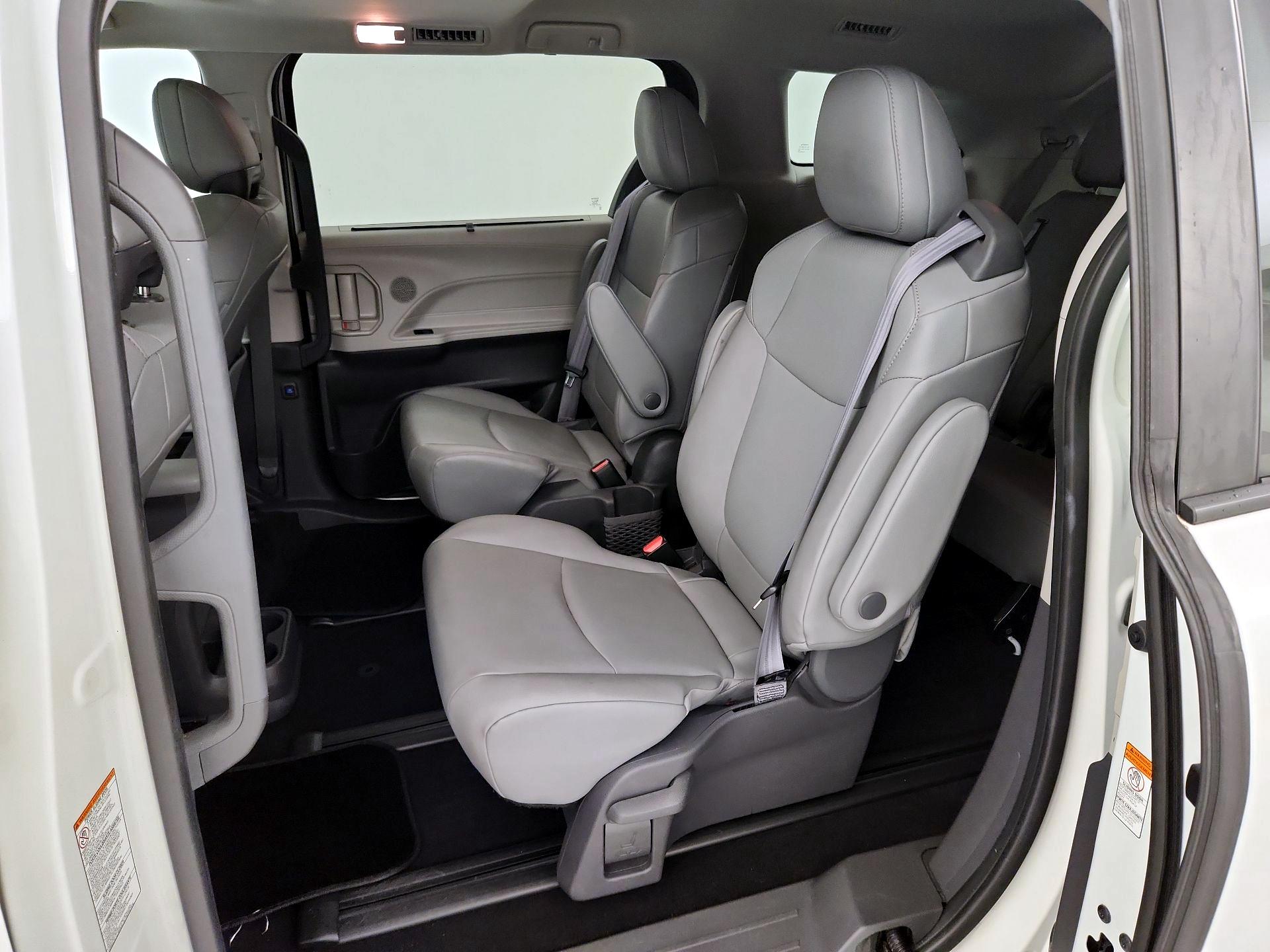 Thumbnail: 2021 Toyota Sienna - 20