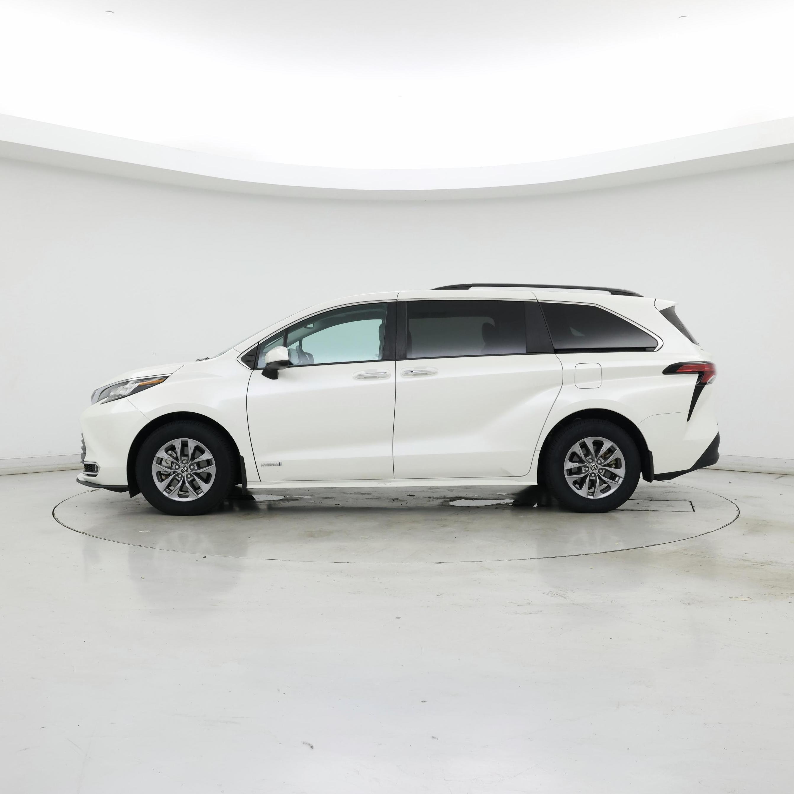 Thumbnail: 2021 Toyota Sienna - 3