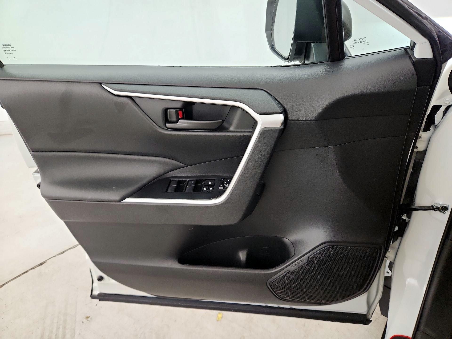 Thumbnail: 2023 Toyota RAV4 - 12