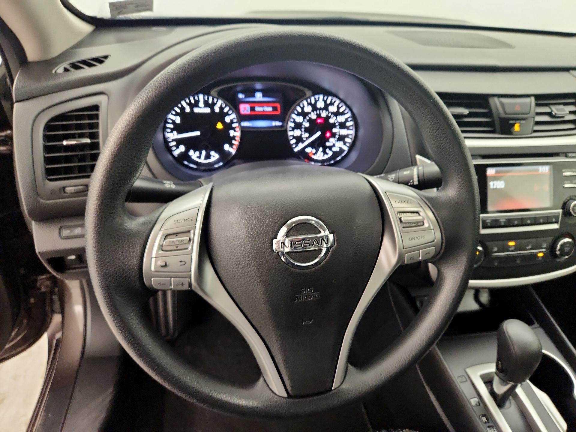Thumbnail: 2016 Nissan Altima - 10
