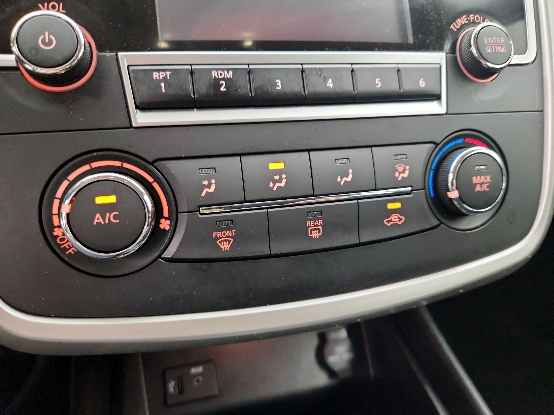 Thumbnail: 2016 Nissan Altima - 16