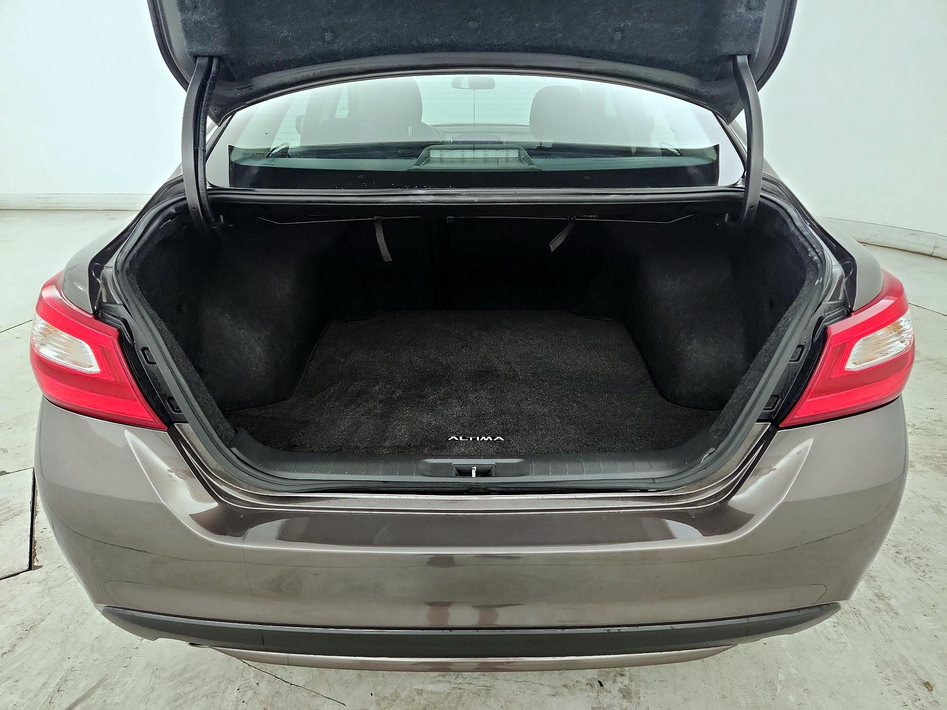 Thumbnail: 2016 Nissan Altima - 20