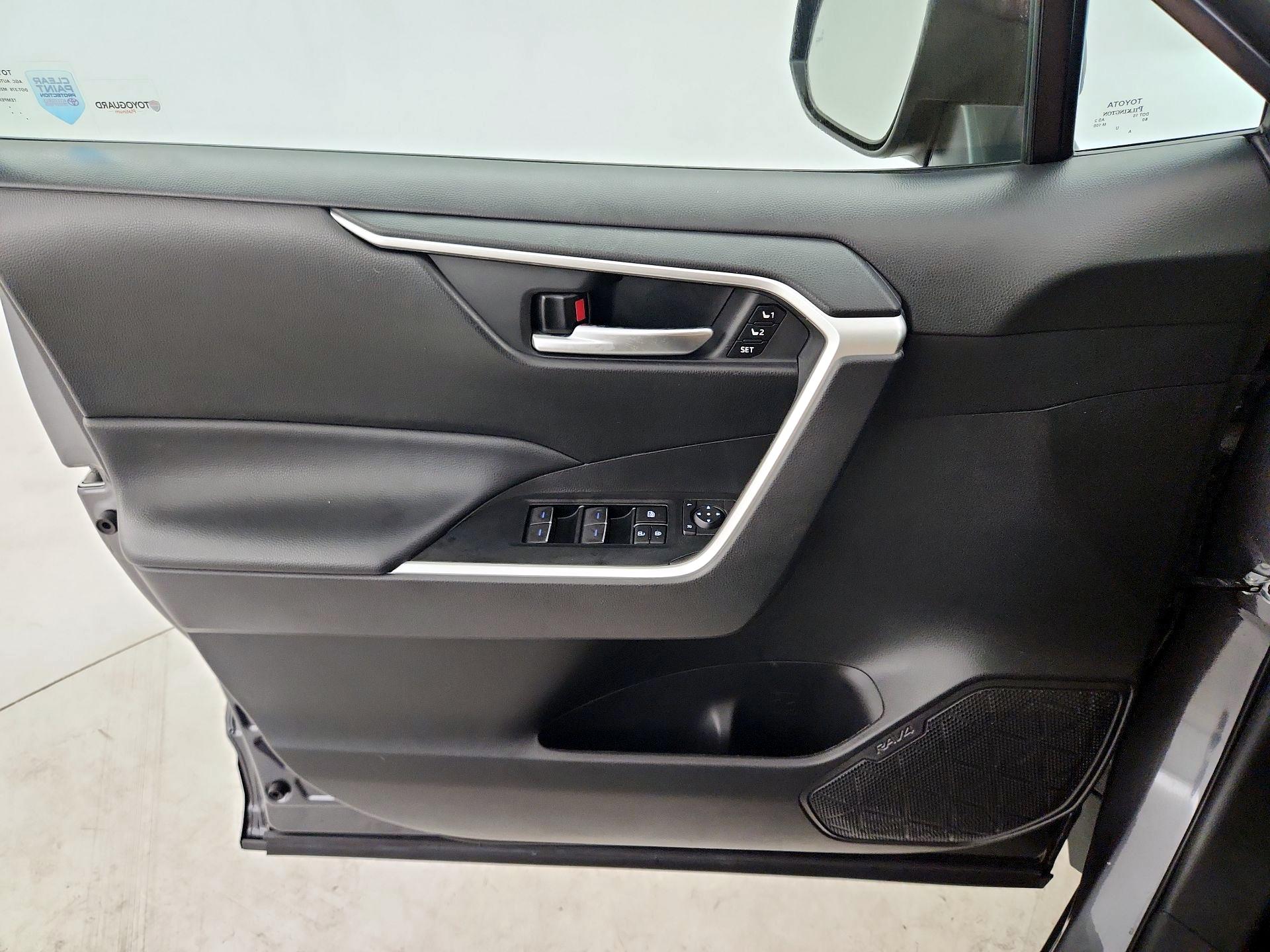 Thumbnail: 2022 Toyota RAV4 - 12