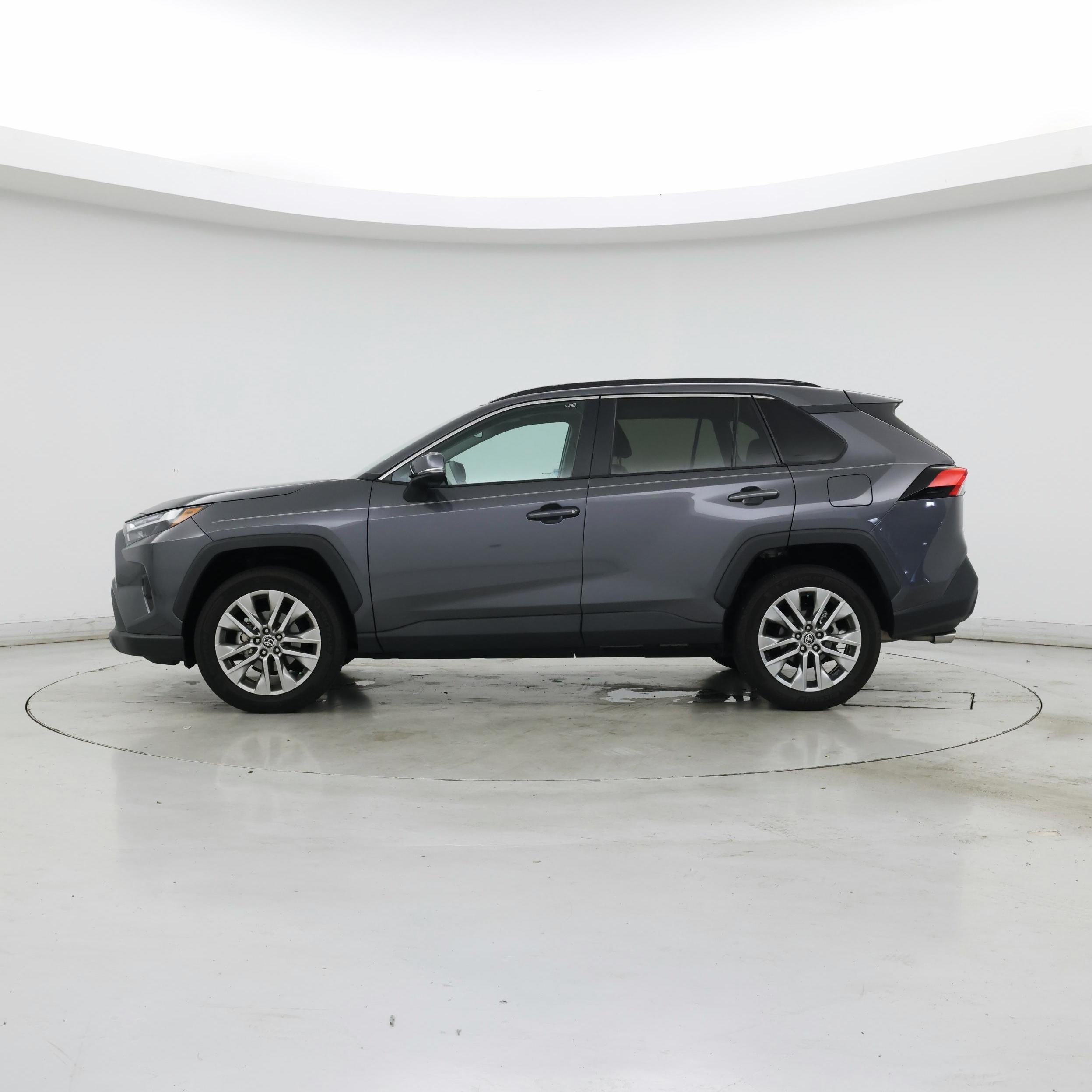 Thumbnail: 2022 Toyota RAV4 - 3